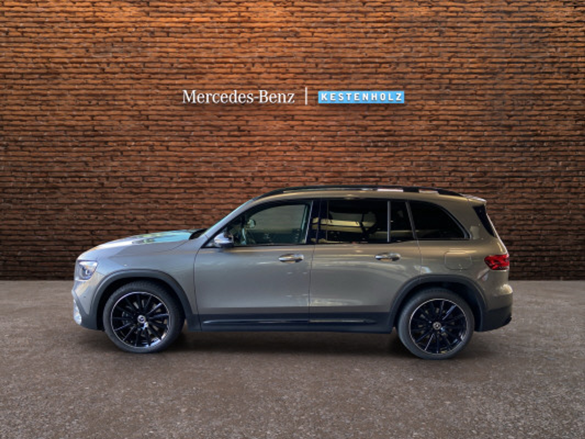 listing desktop thumbnail image 3