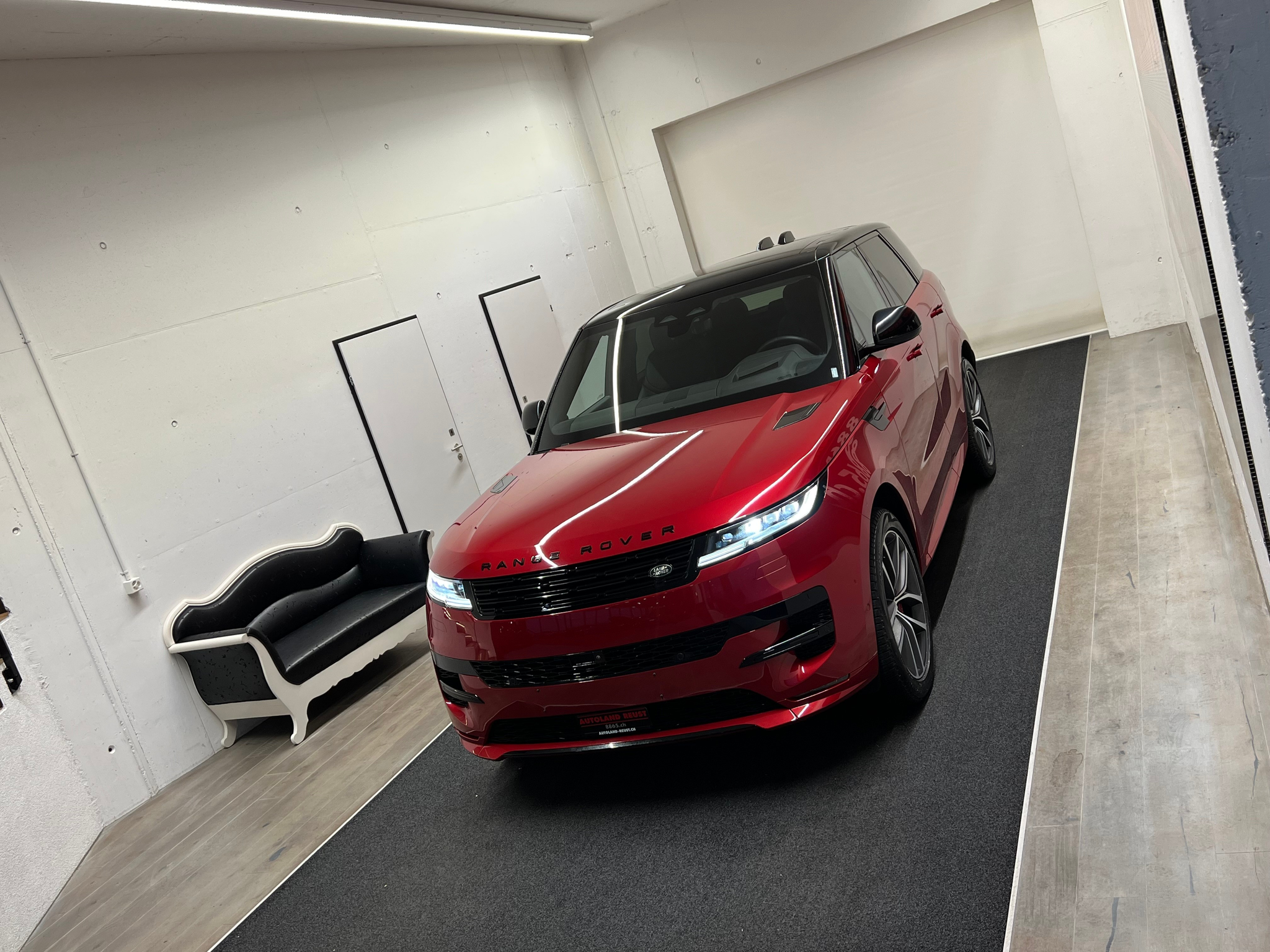 listing desktop thumbnail image 3