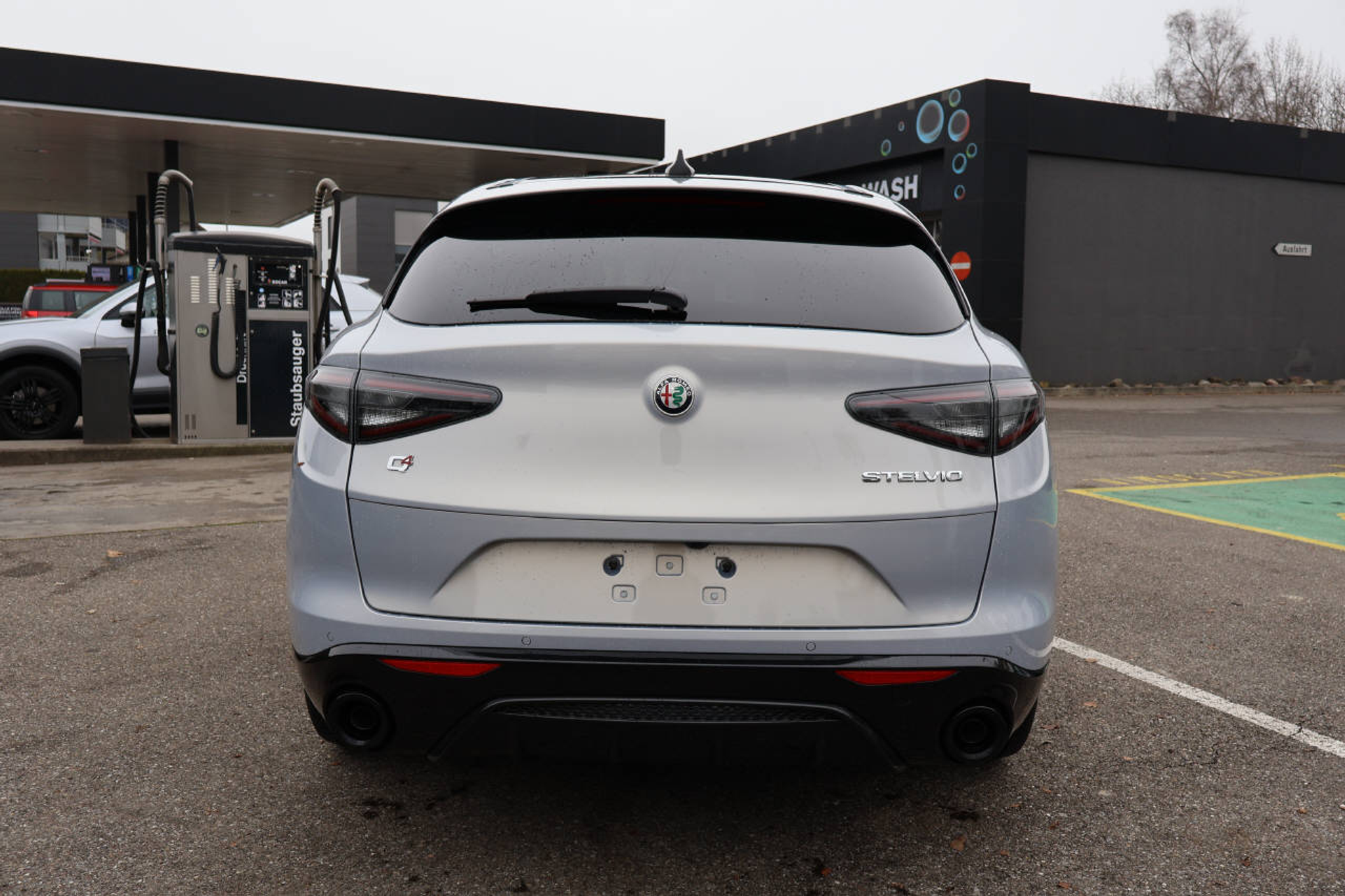 listing desktop thumbnail image 3