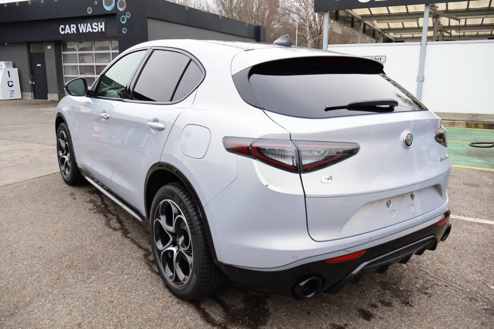 listing desktop thumbnail image 5