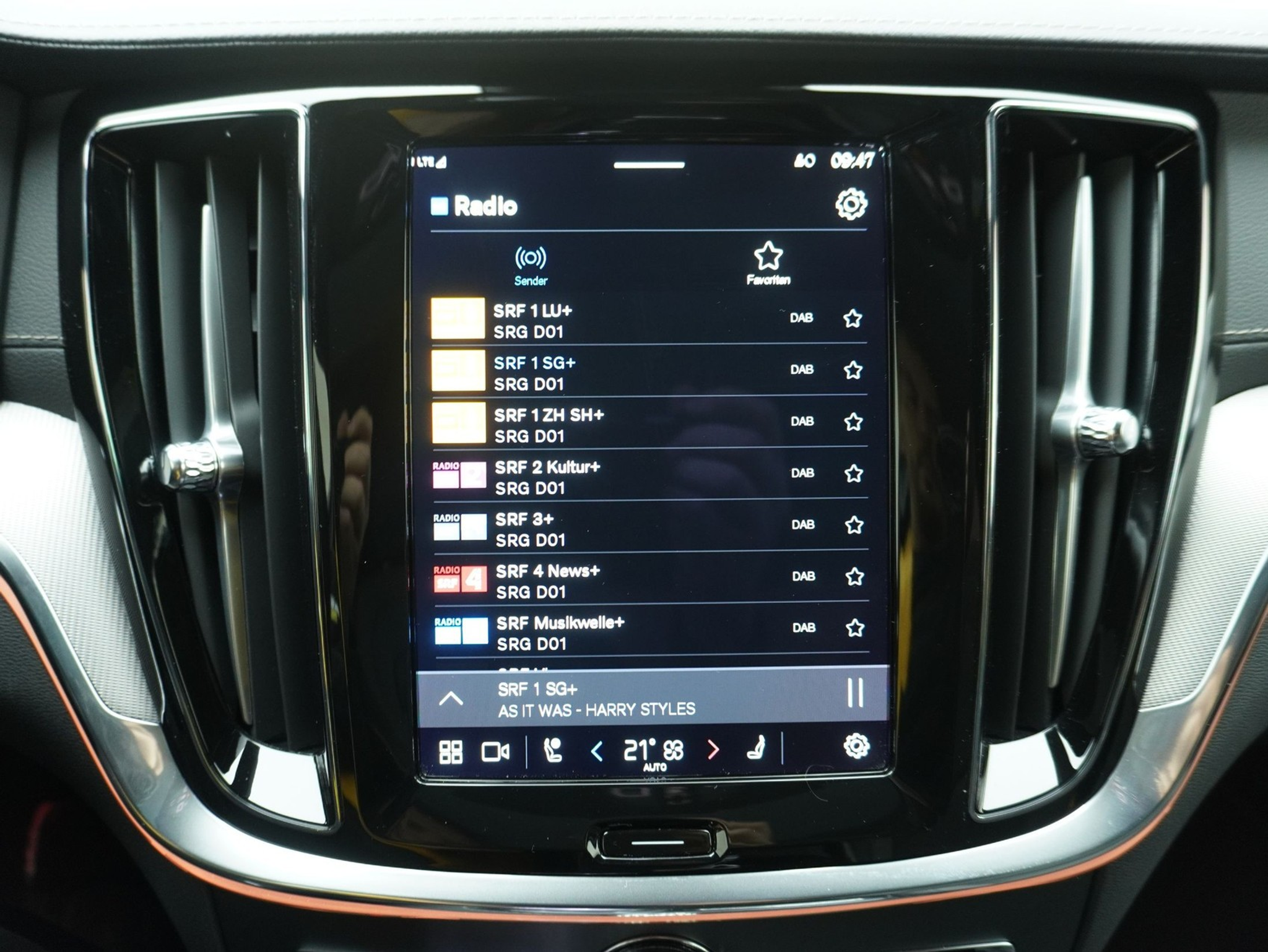 listing desktop thumbnail image 23