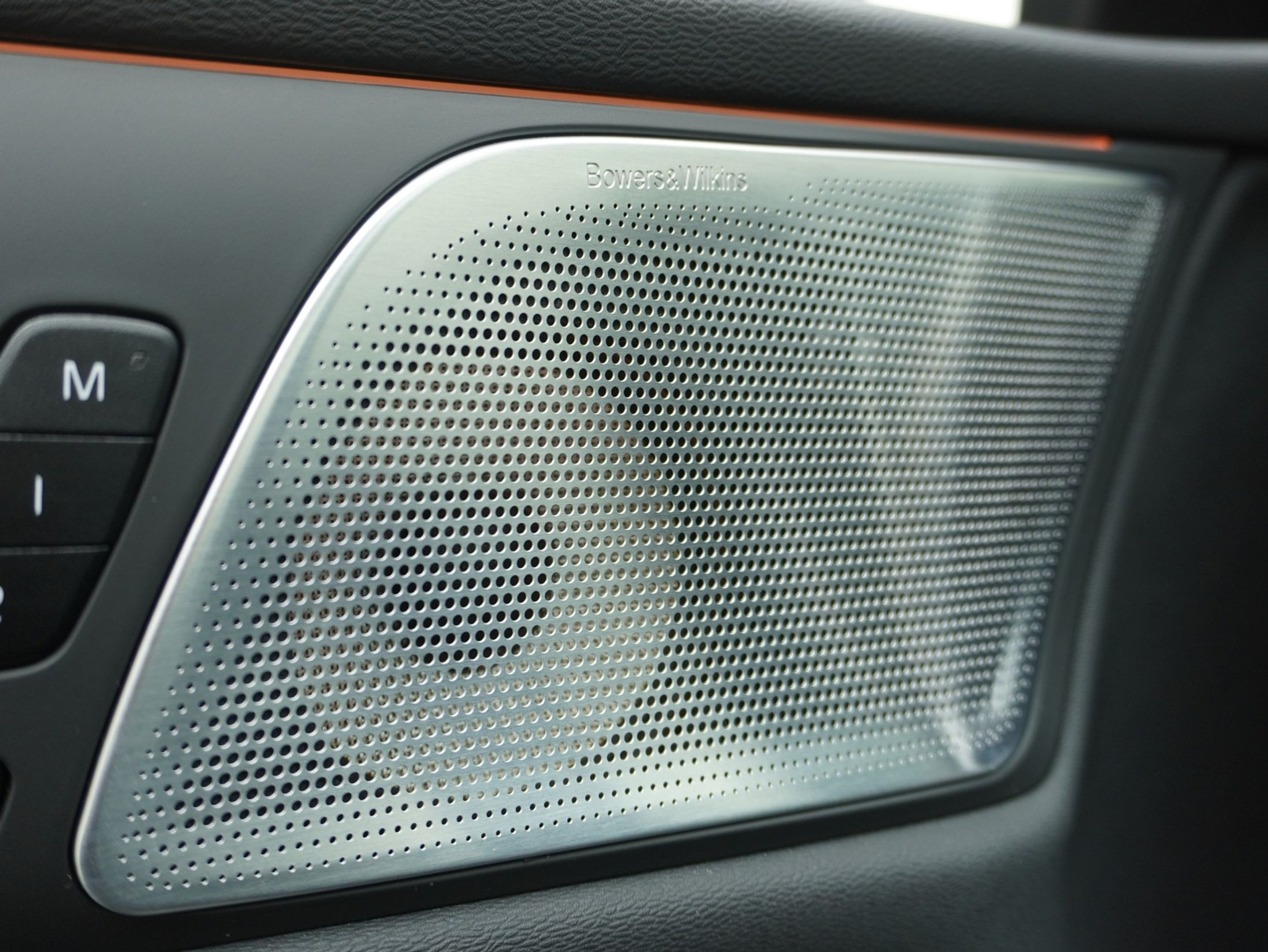 listing desktop thumbnail image 18