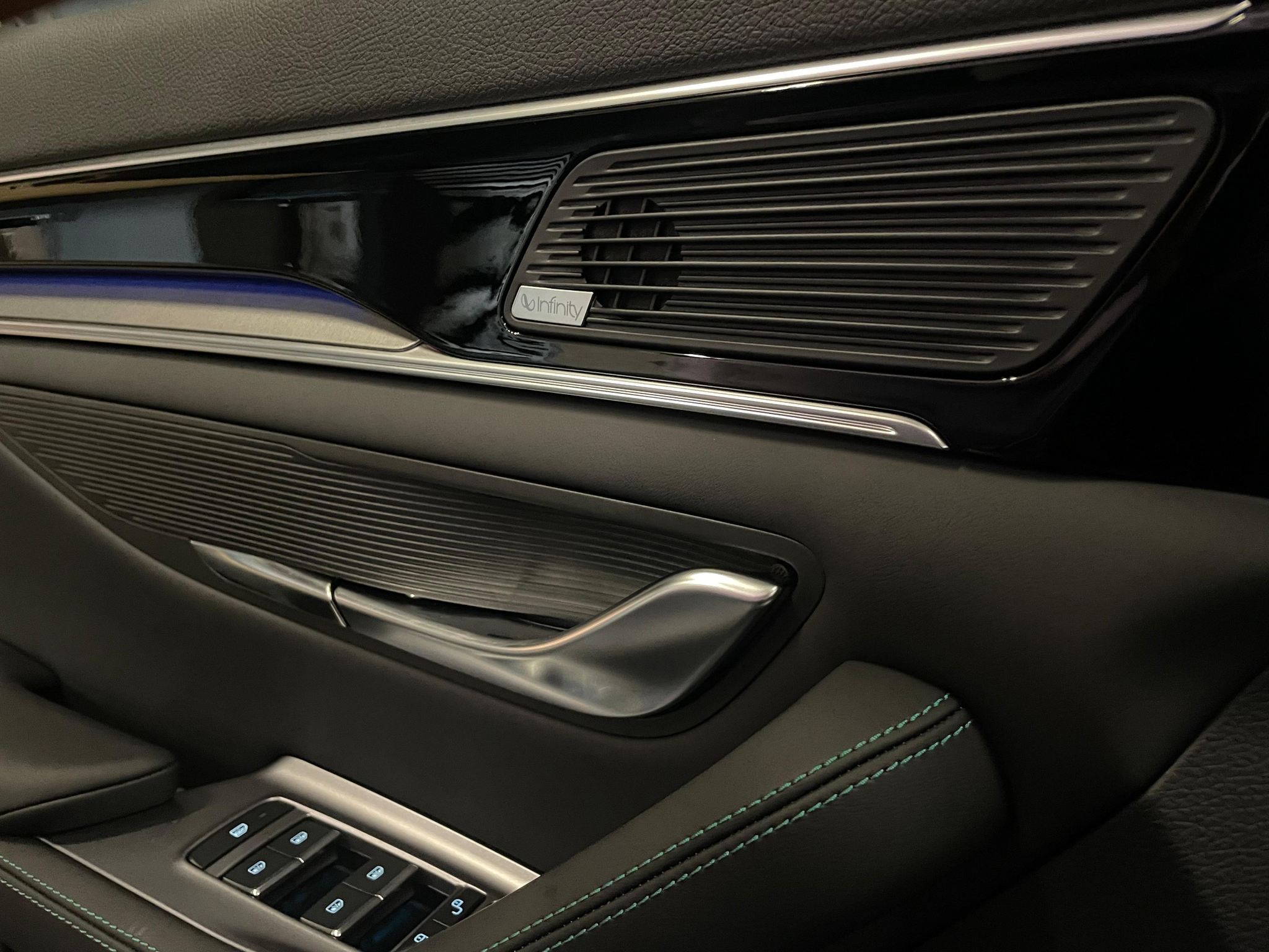 listing desktop thumbnail image 25