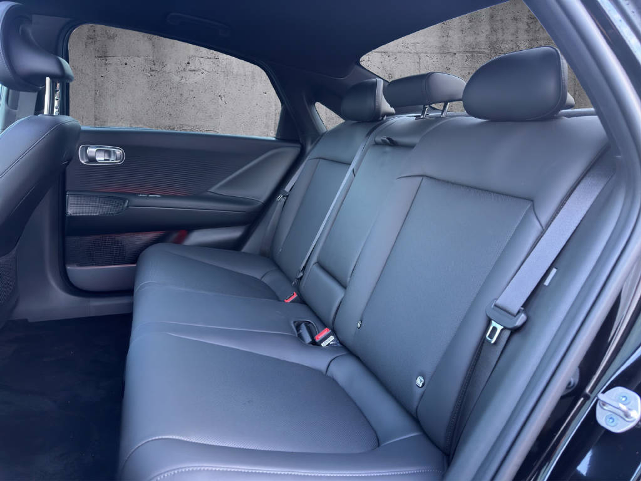 listing desktop thumbnail image 10