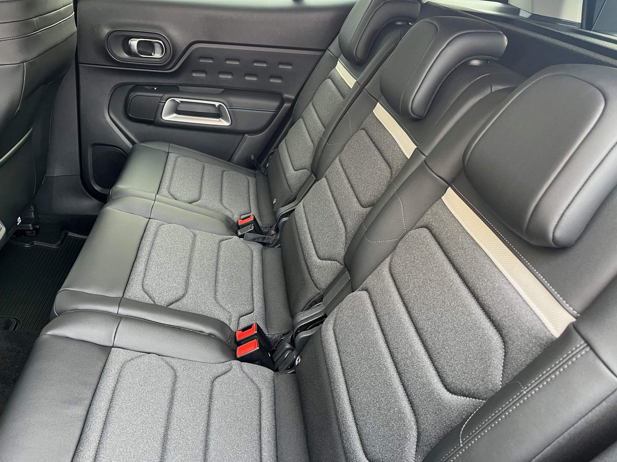 listing desktop thumbnail image 7