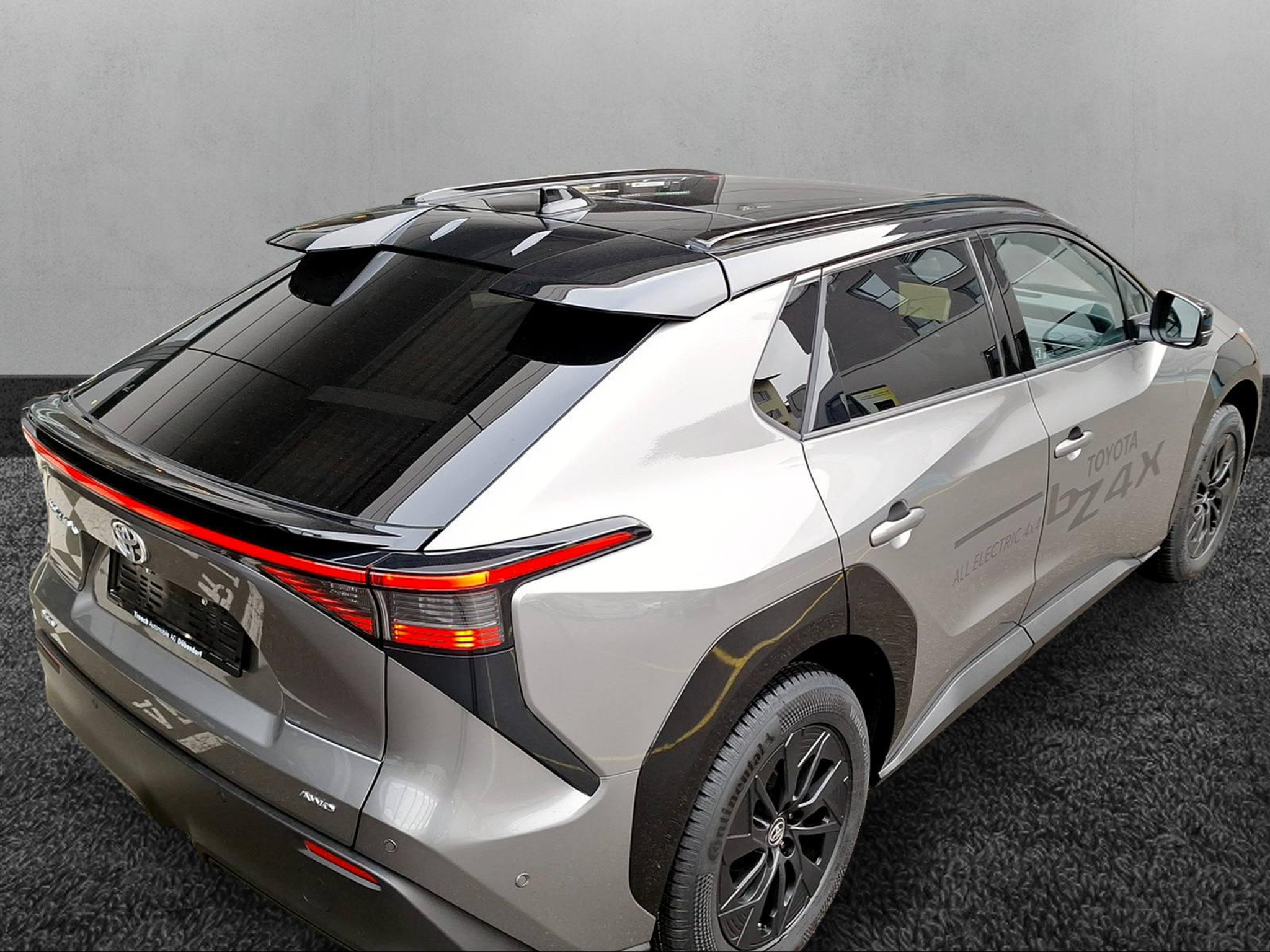 listing desktop thumbnail image 4