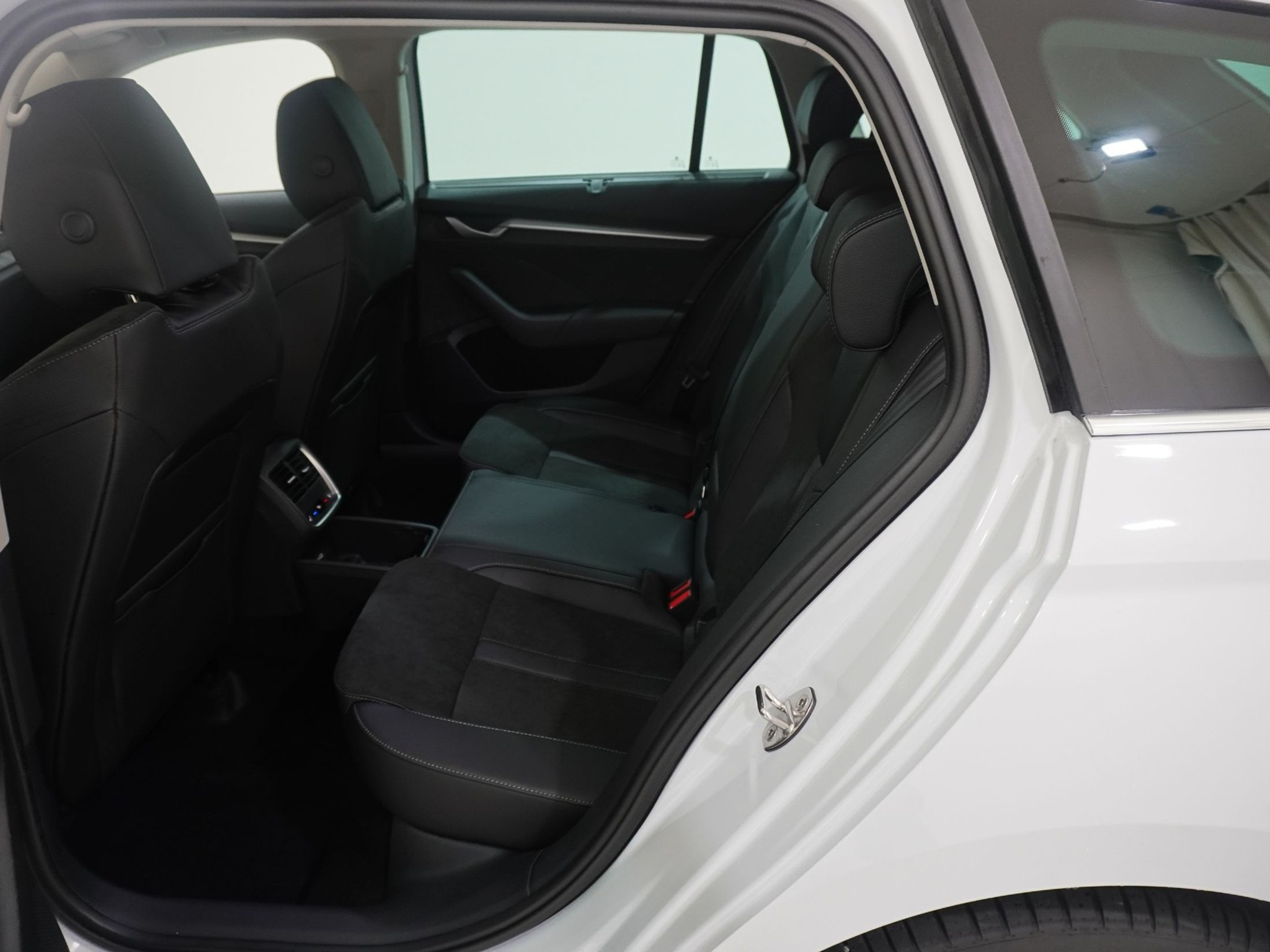 listing desktop thumbnail image 15