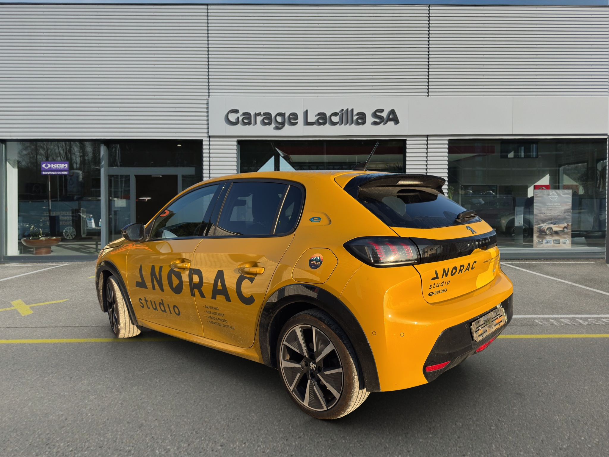 listing desktop thumbnail image 3