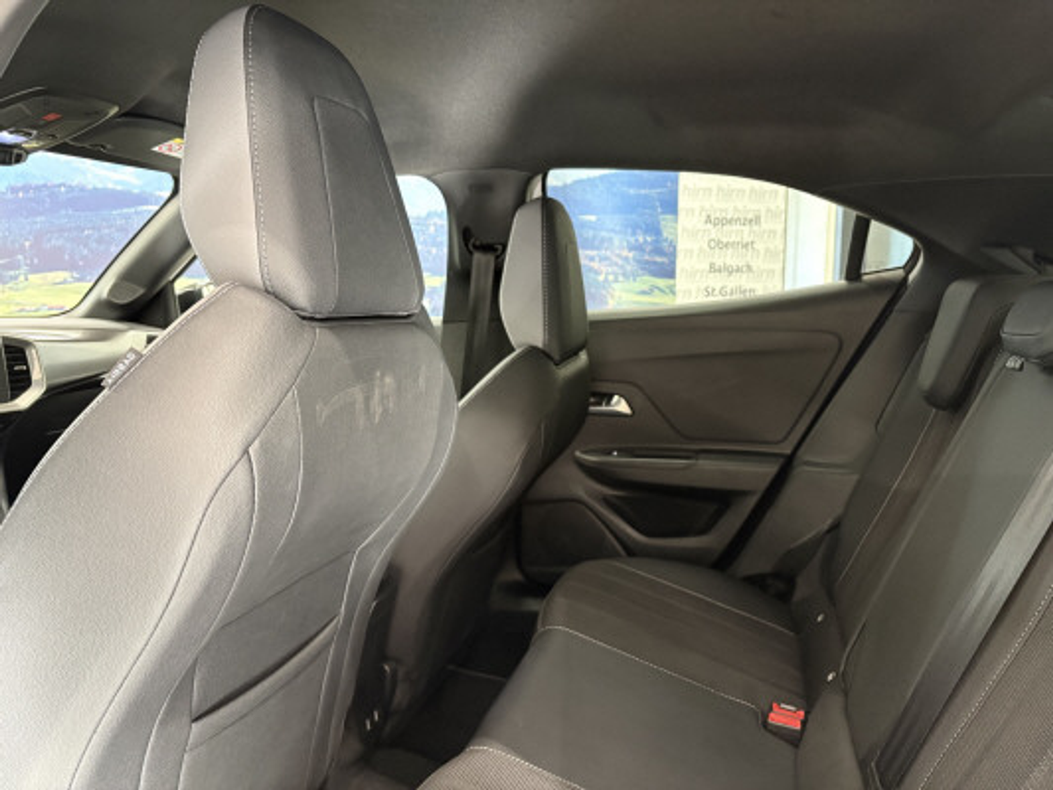 listing desktop thumbnail image 6