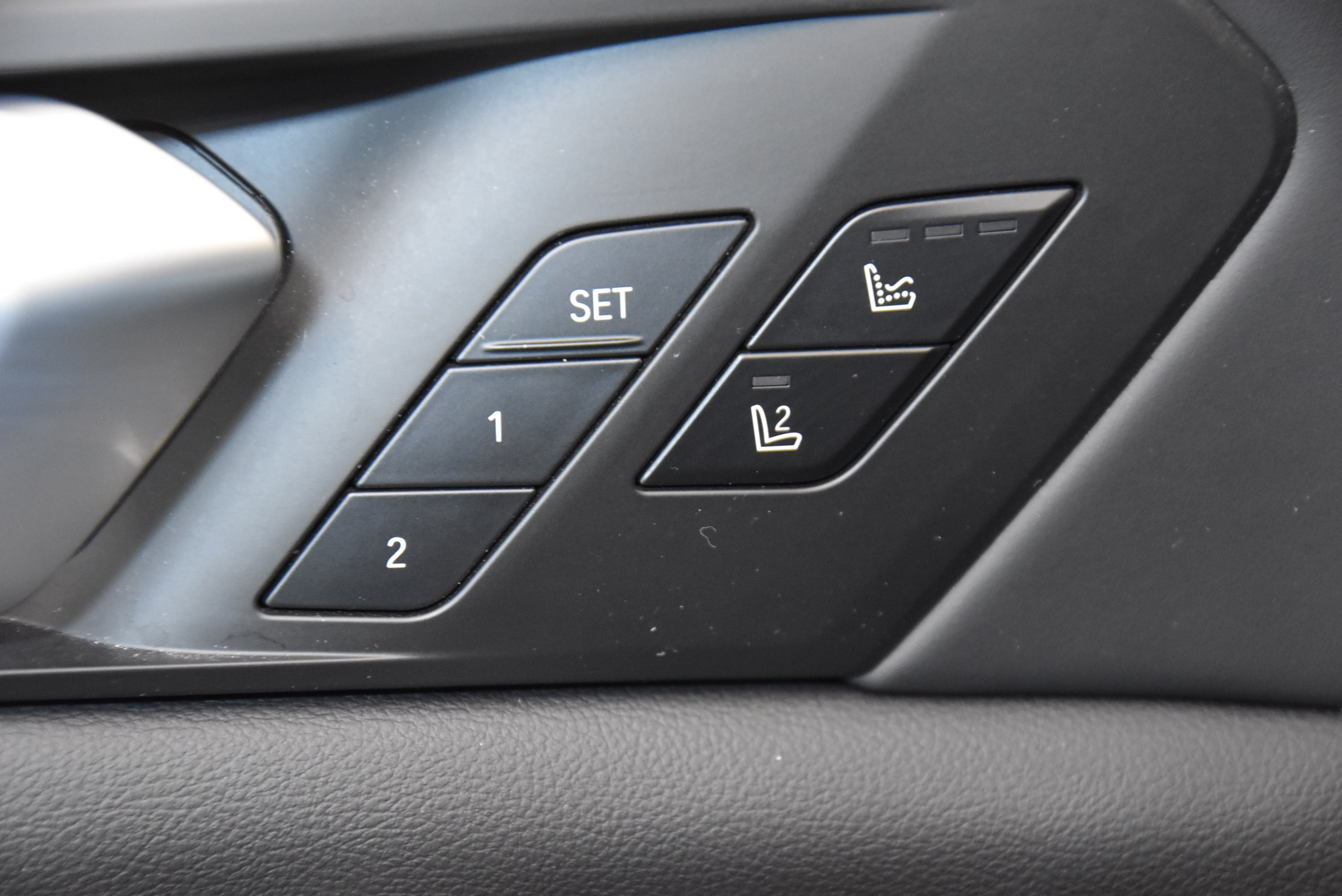 listing desktop thumbnail image 5