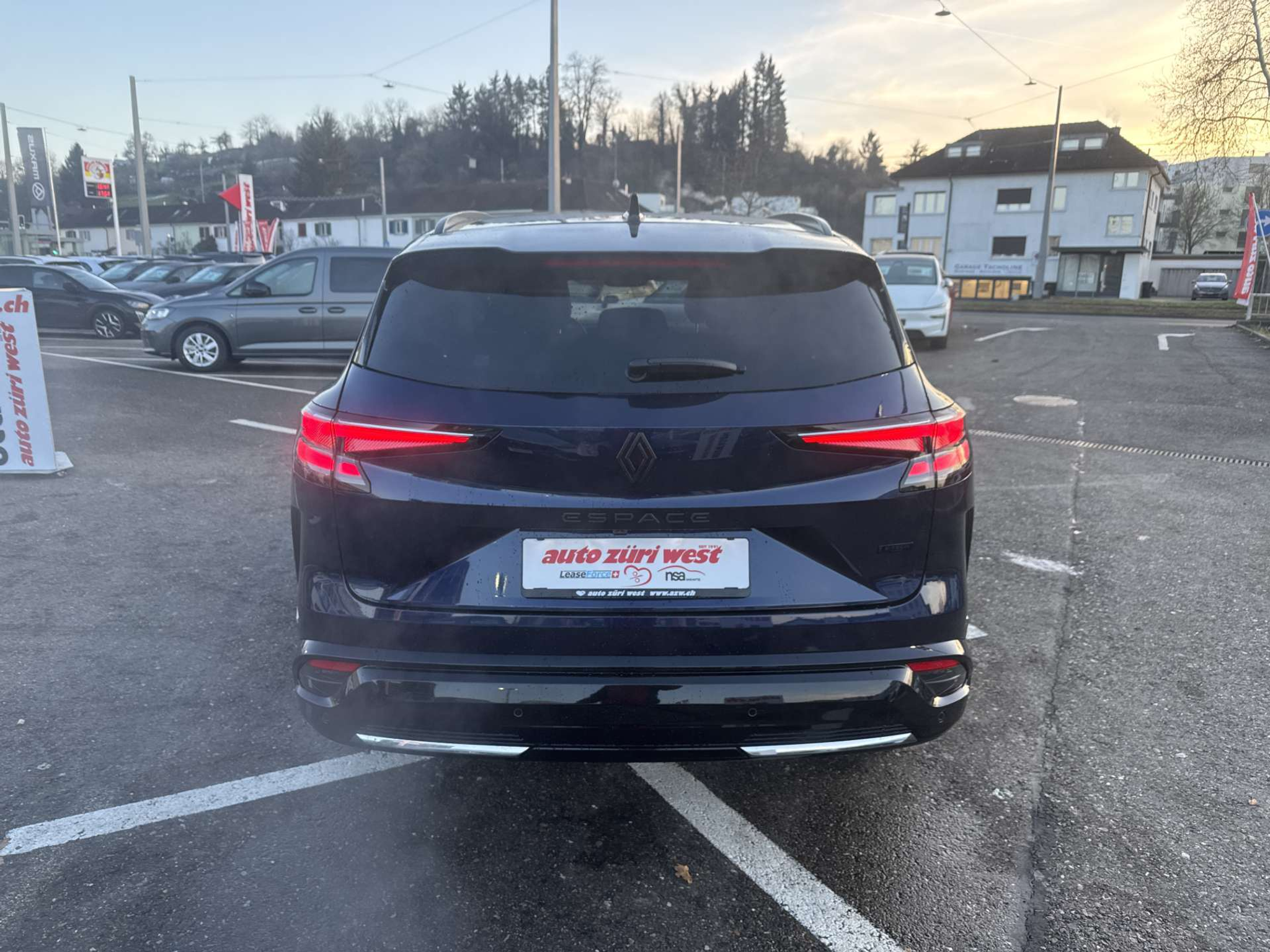 listing desktop thumbnail image 14