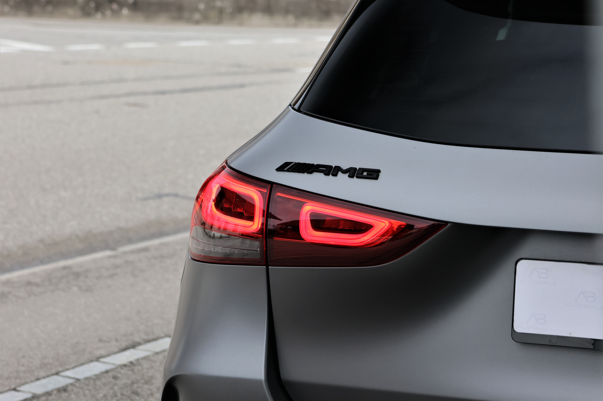 listing desktop thumbnail image 4