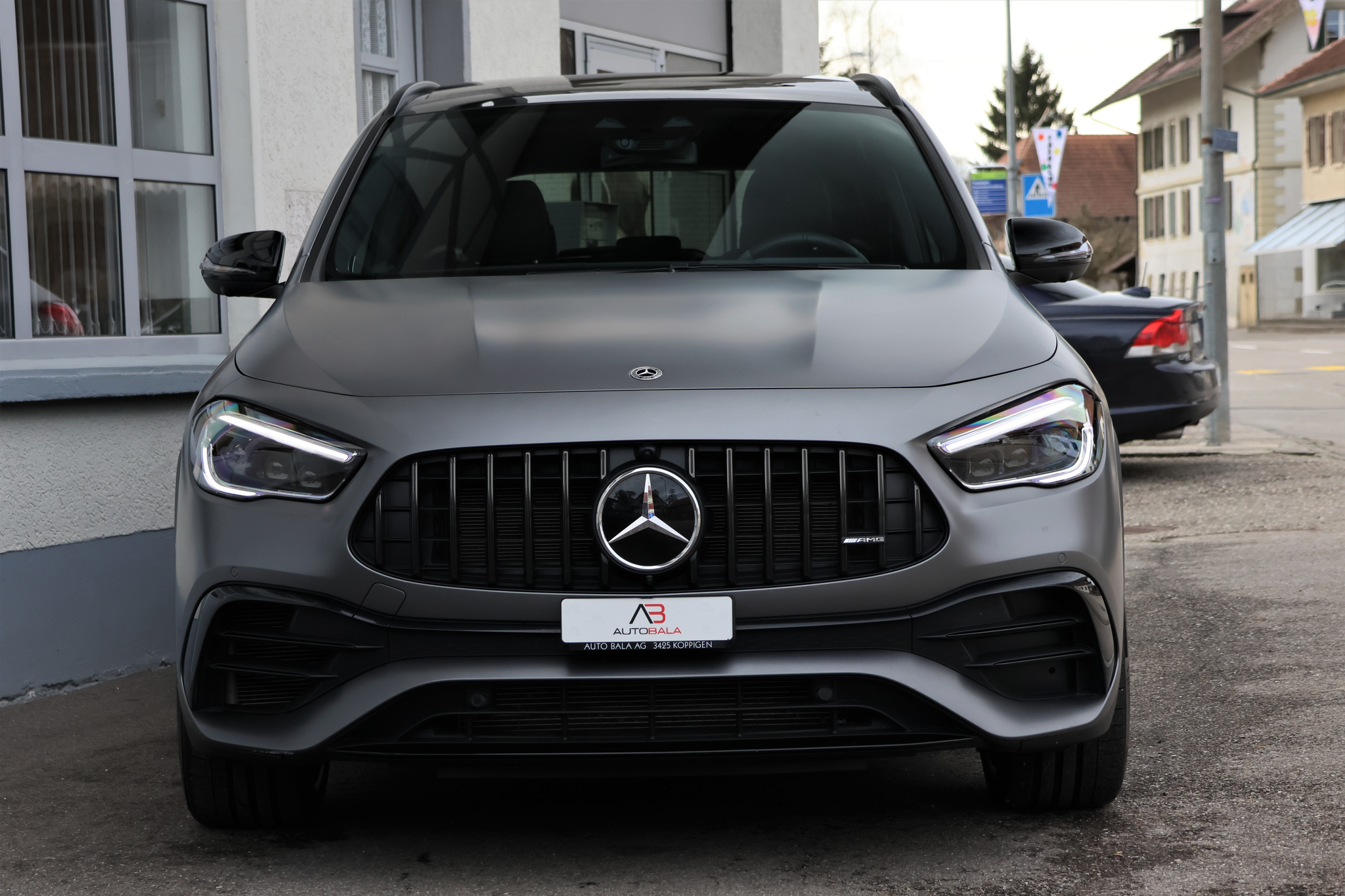 listing desktop thumbnail image 1