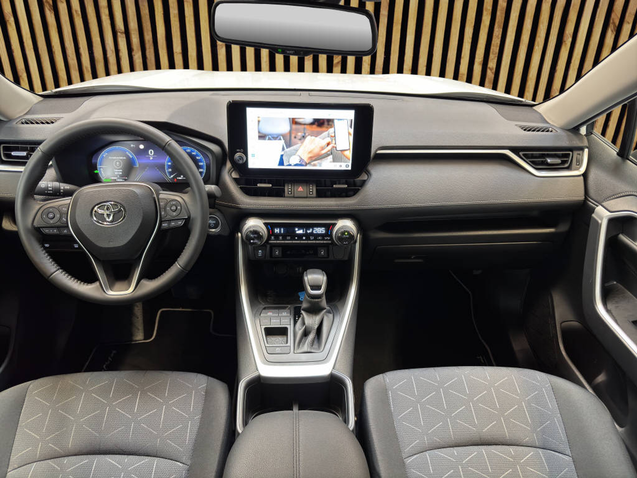 listing desktop thumbnail image 6