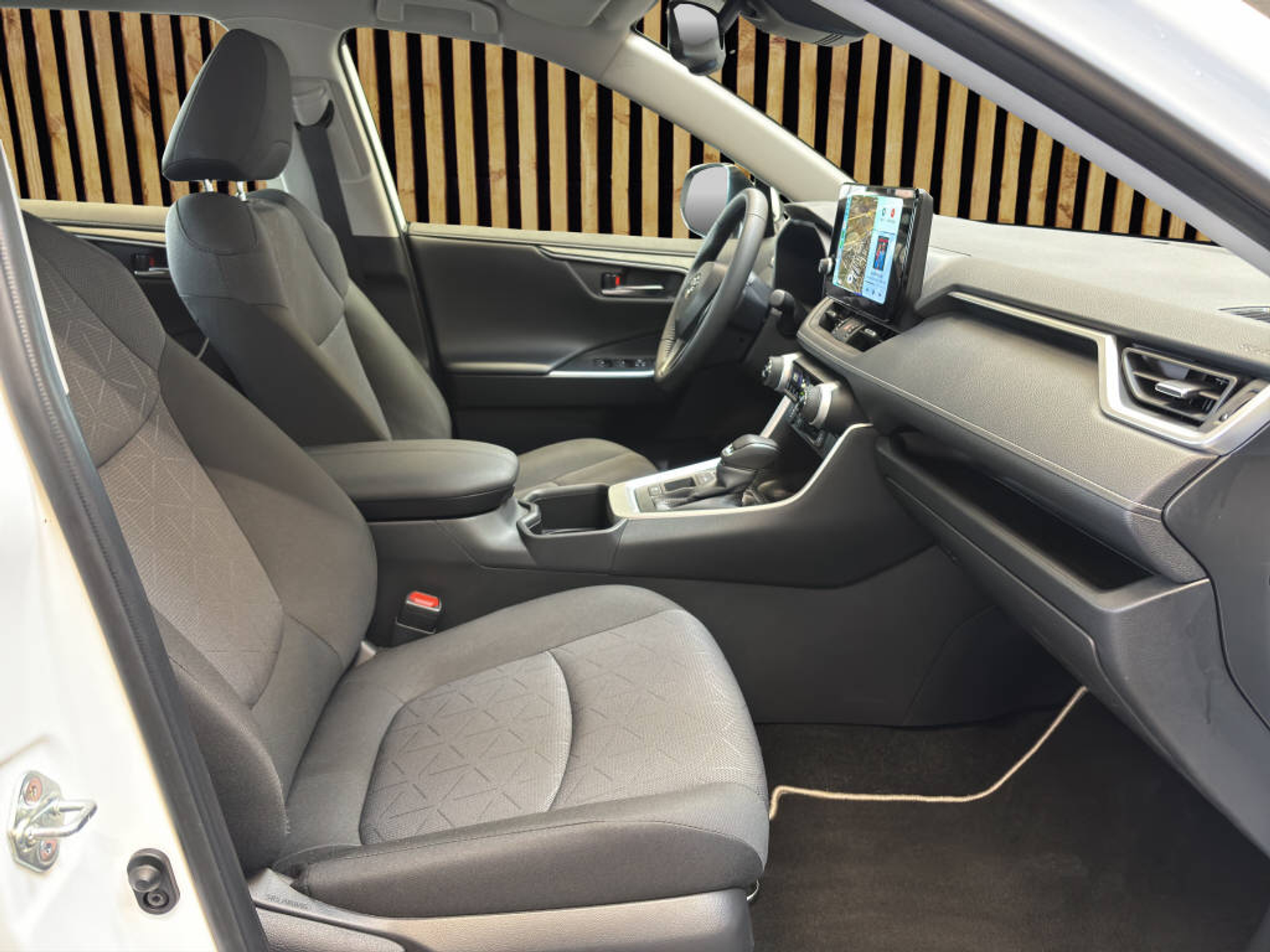 listing desktop thumbnail image 4