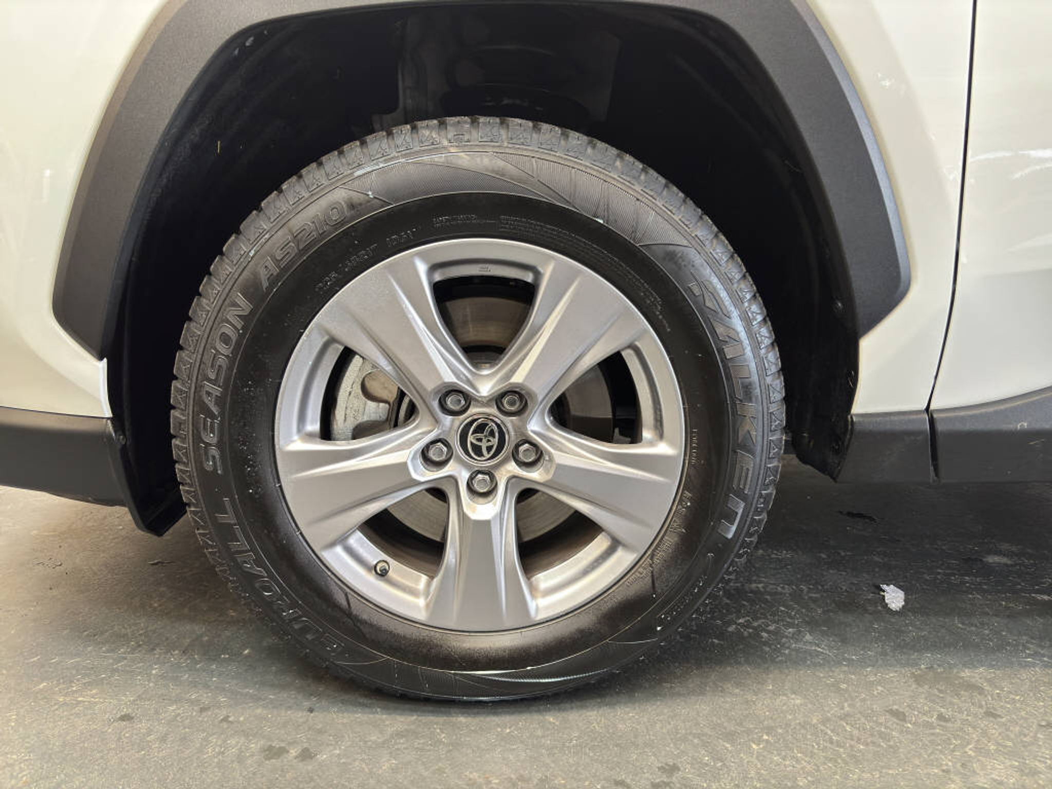 listing desktop thumbnail image 18