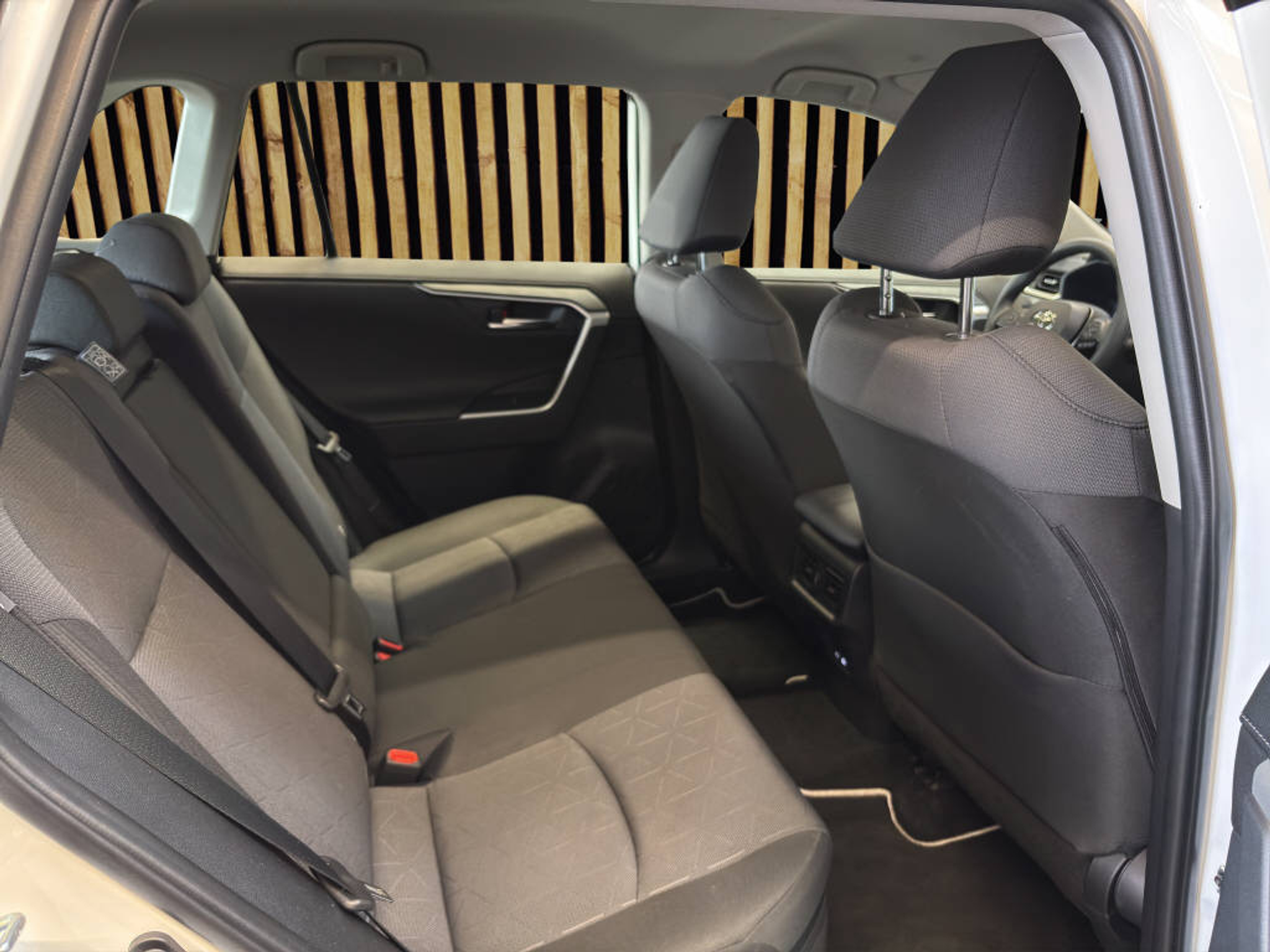 listing desktop thumbnail image 5