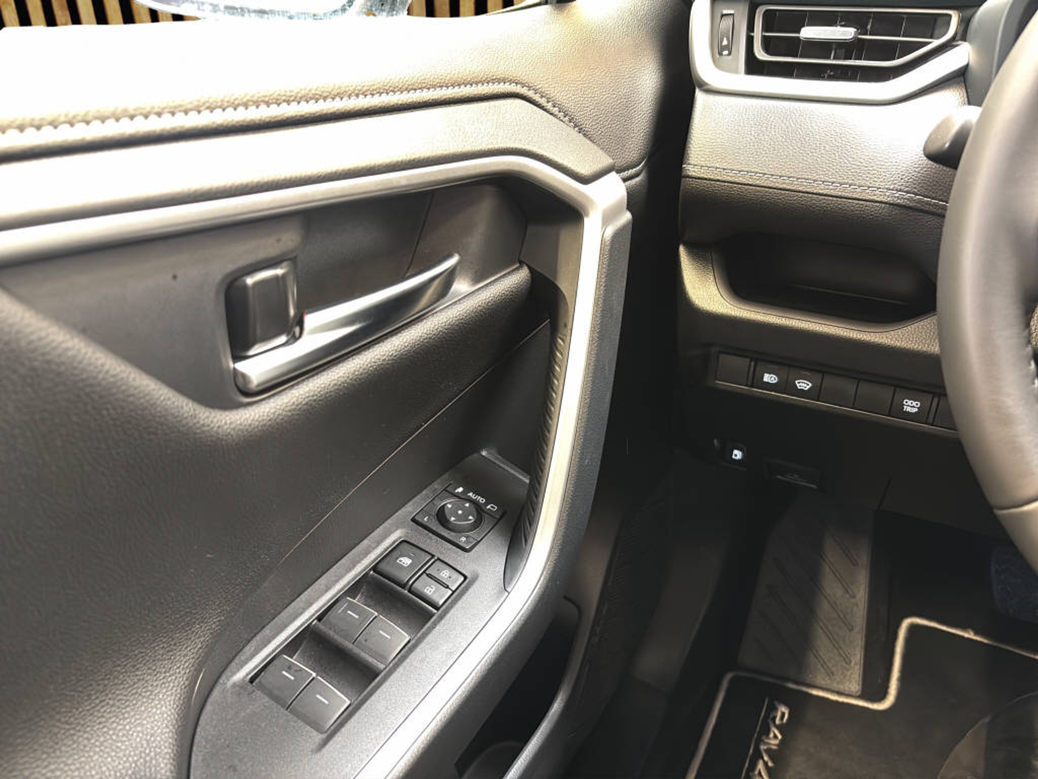 listing desktop thumbnail image 13