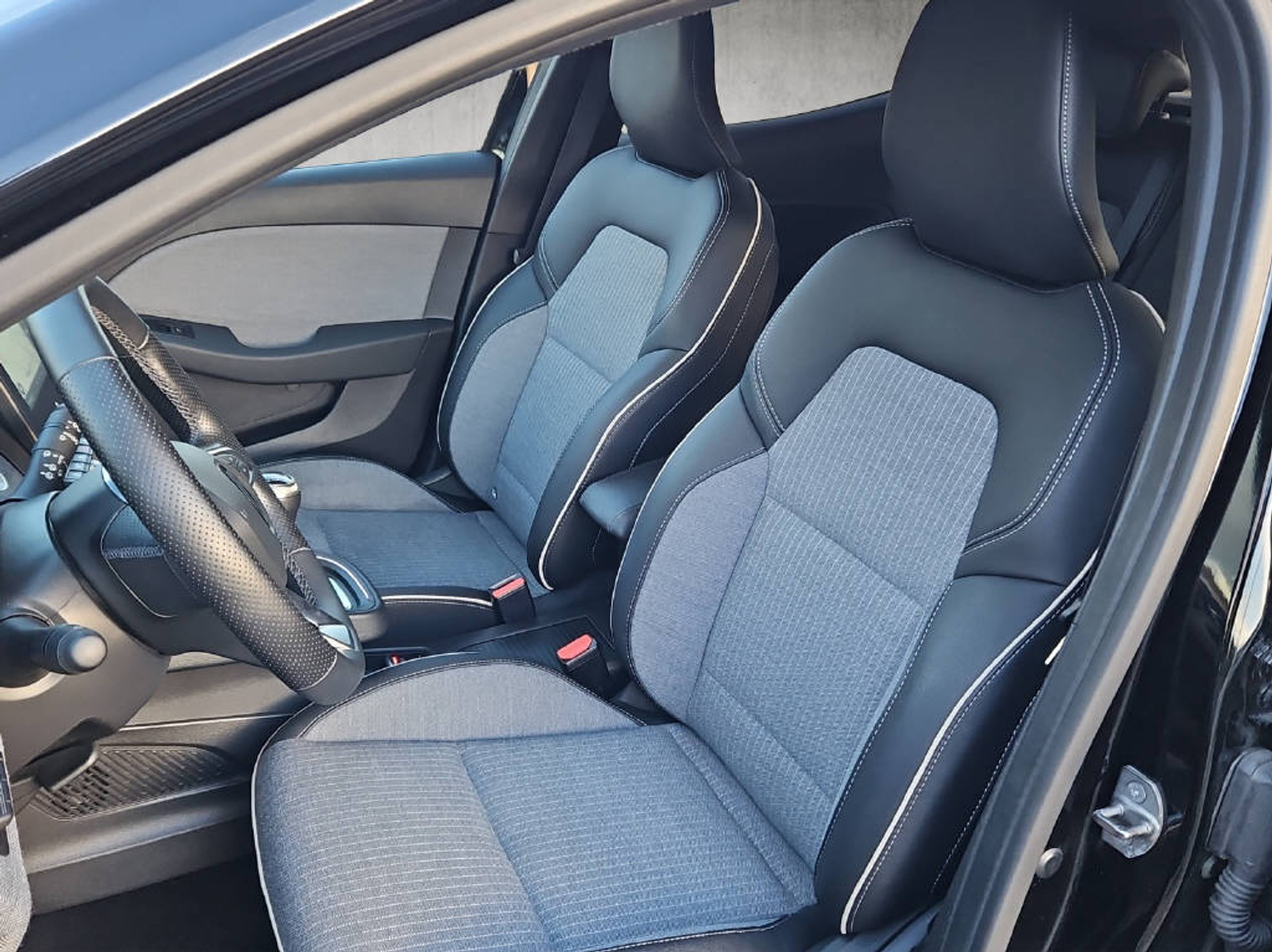 listing desktop thumbnail image 4