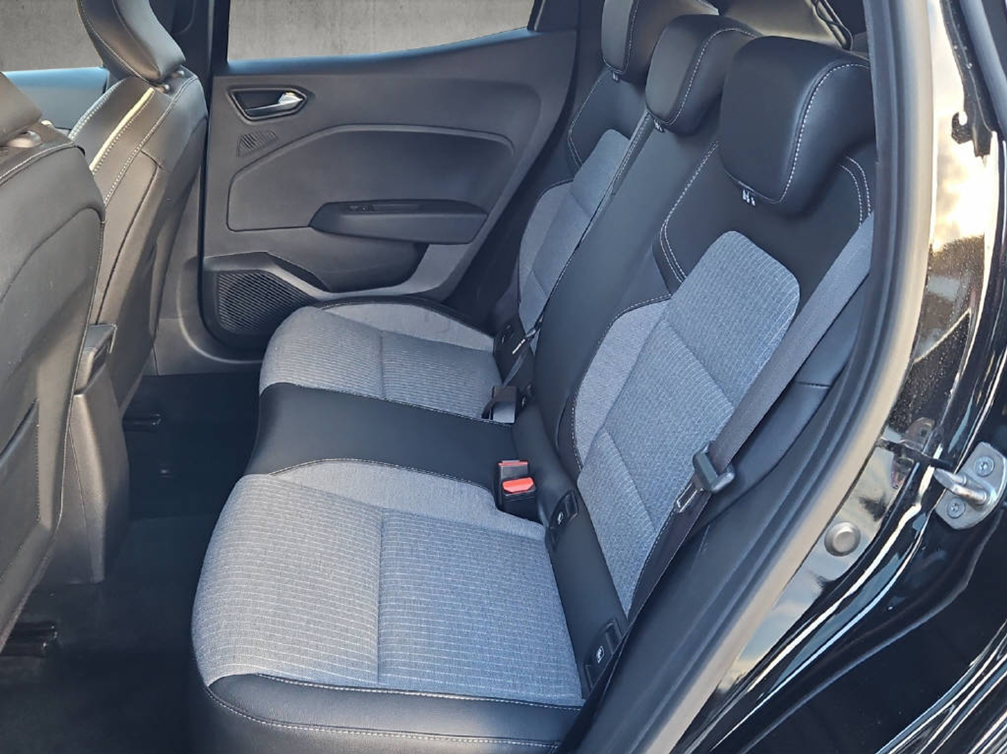 listing desktop thumbnail image 5