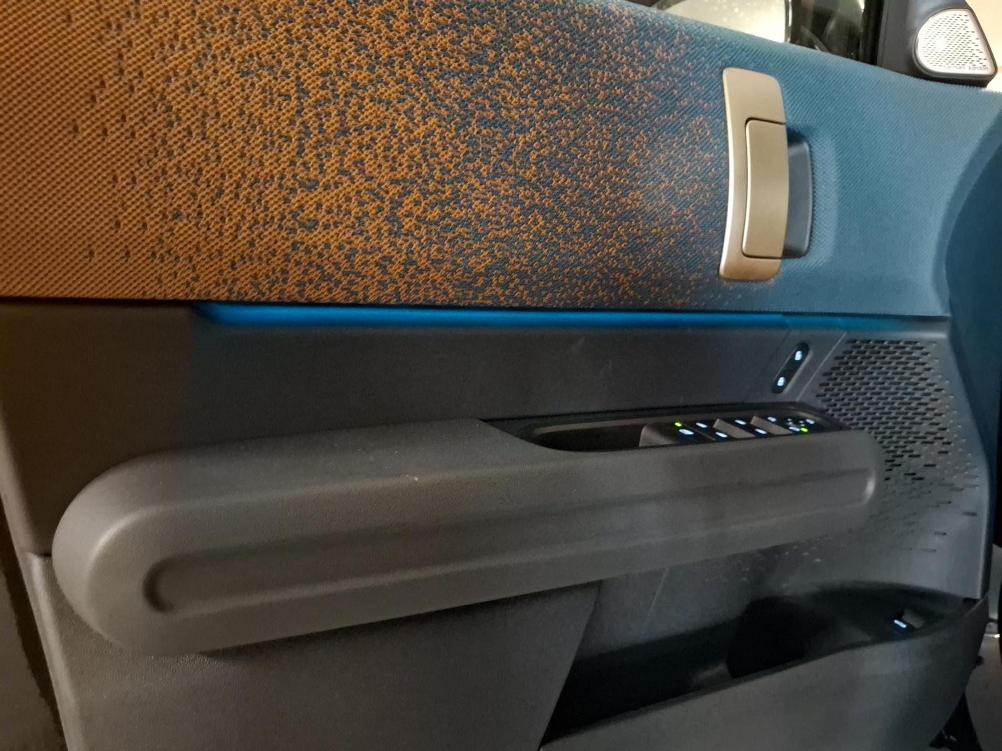 listing desktop thumbnail image 5