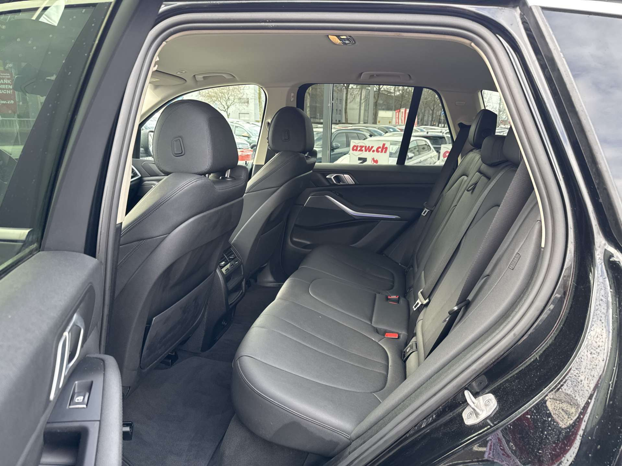 listing desktop thumbnail image 6