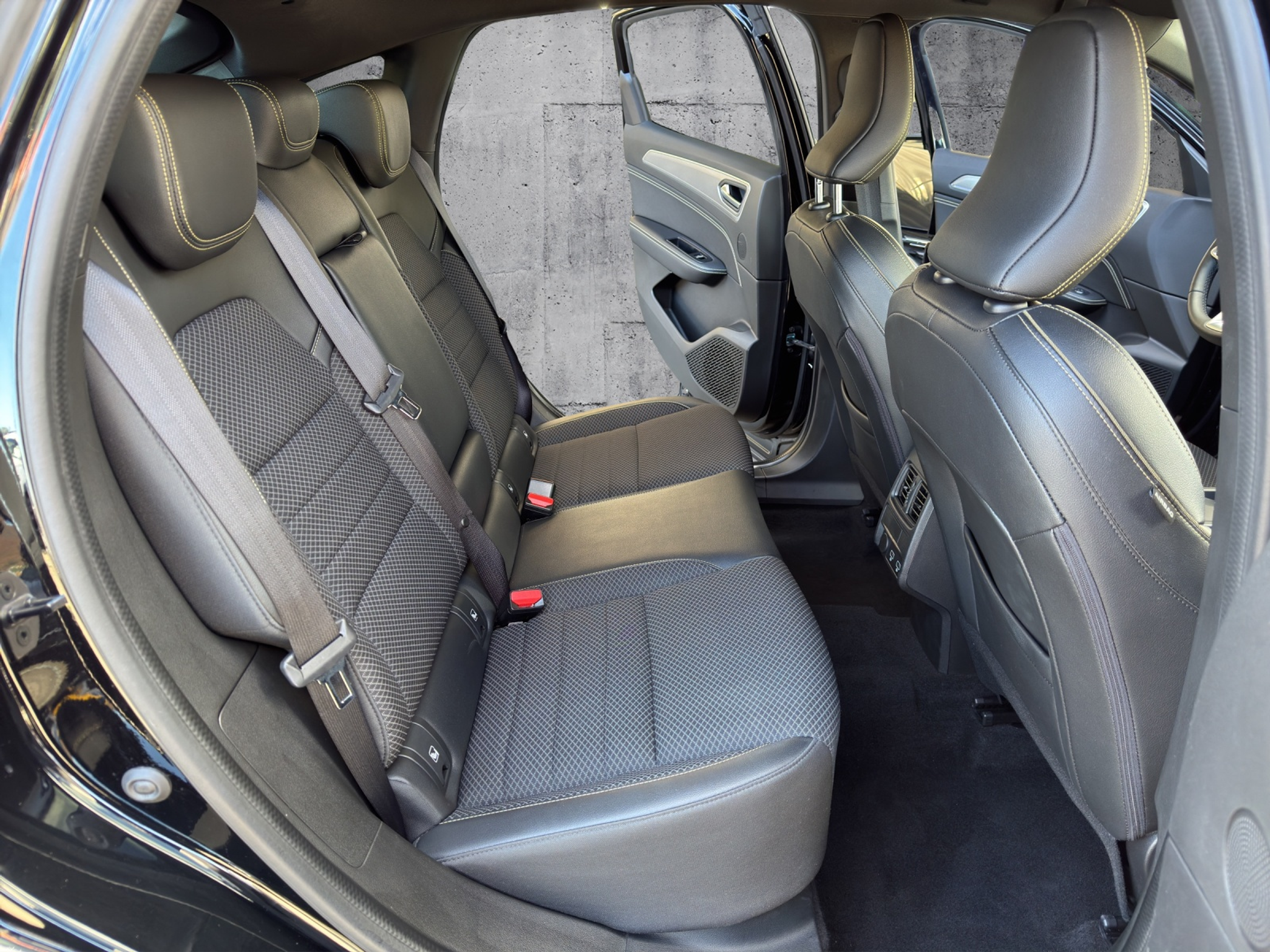 listing desktop thumbnail image 11