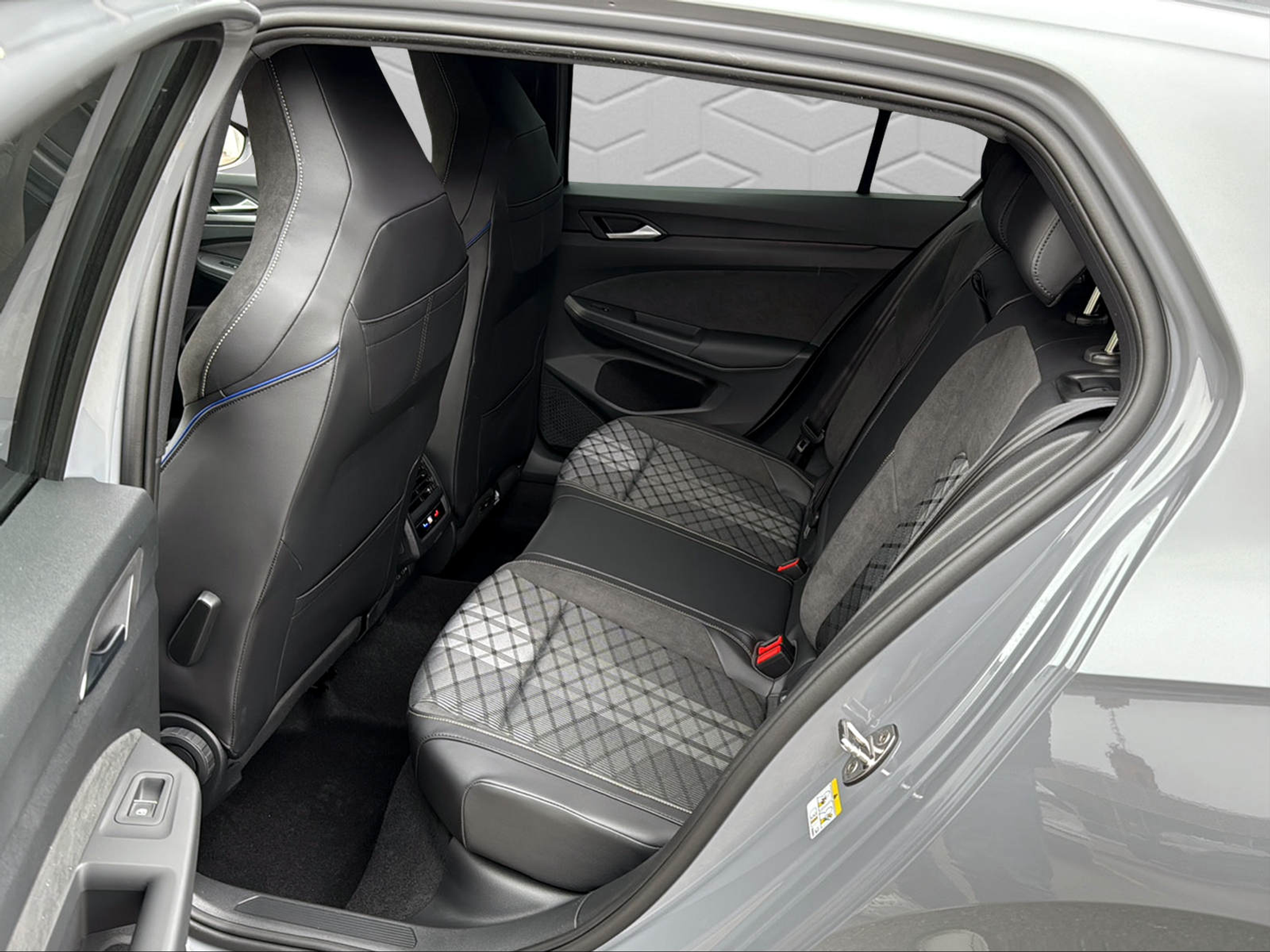 listing desktop thumbnail image 12