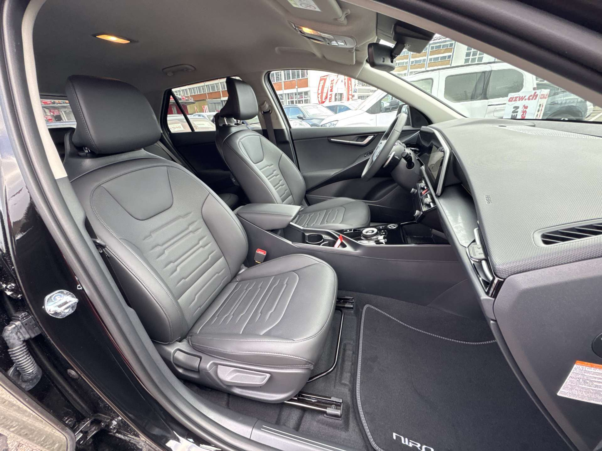 listing desktop thumbnail image 12