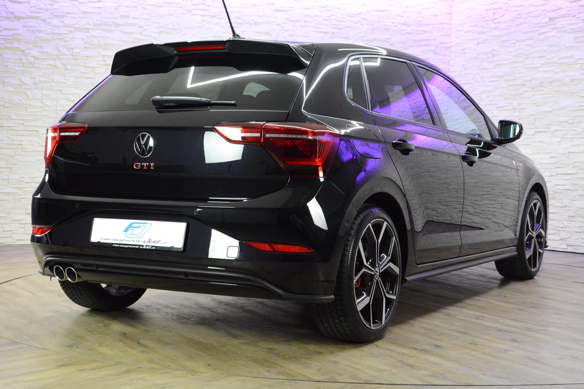 listing desktop thumbnail image 4