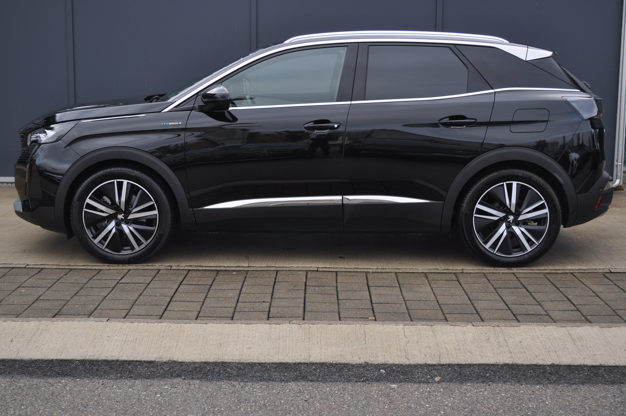 listing desktop thumbnail image 2