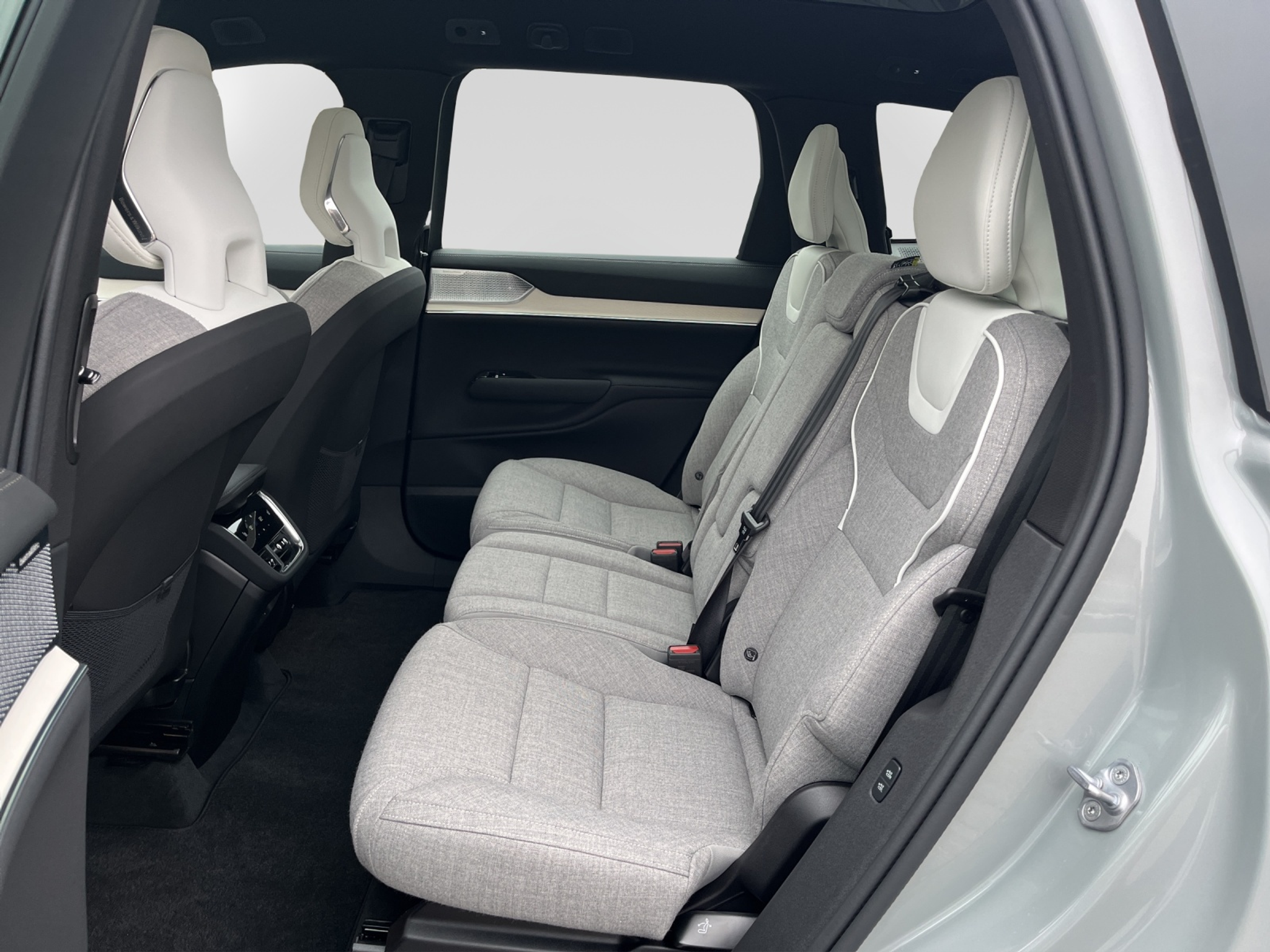 listing desktop thumbnail image 9