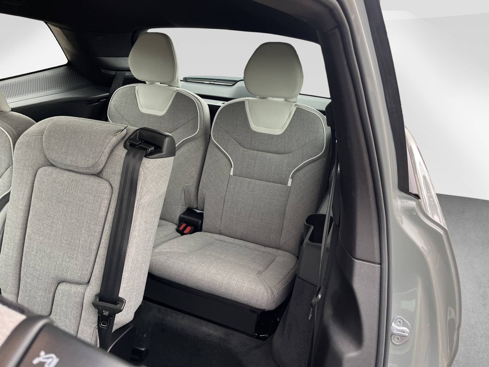 listing desktop thumbnail image 11