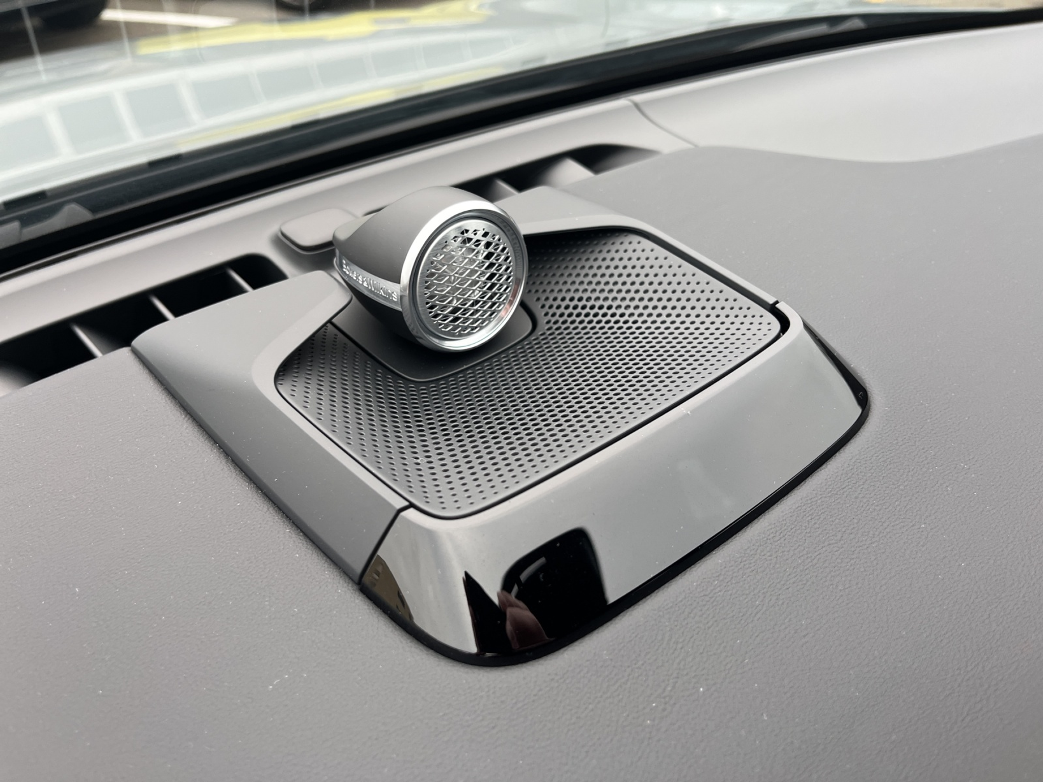 listing desktop thumbnail image 16