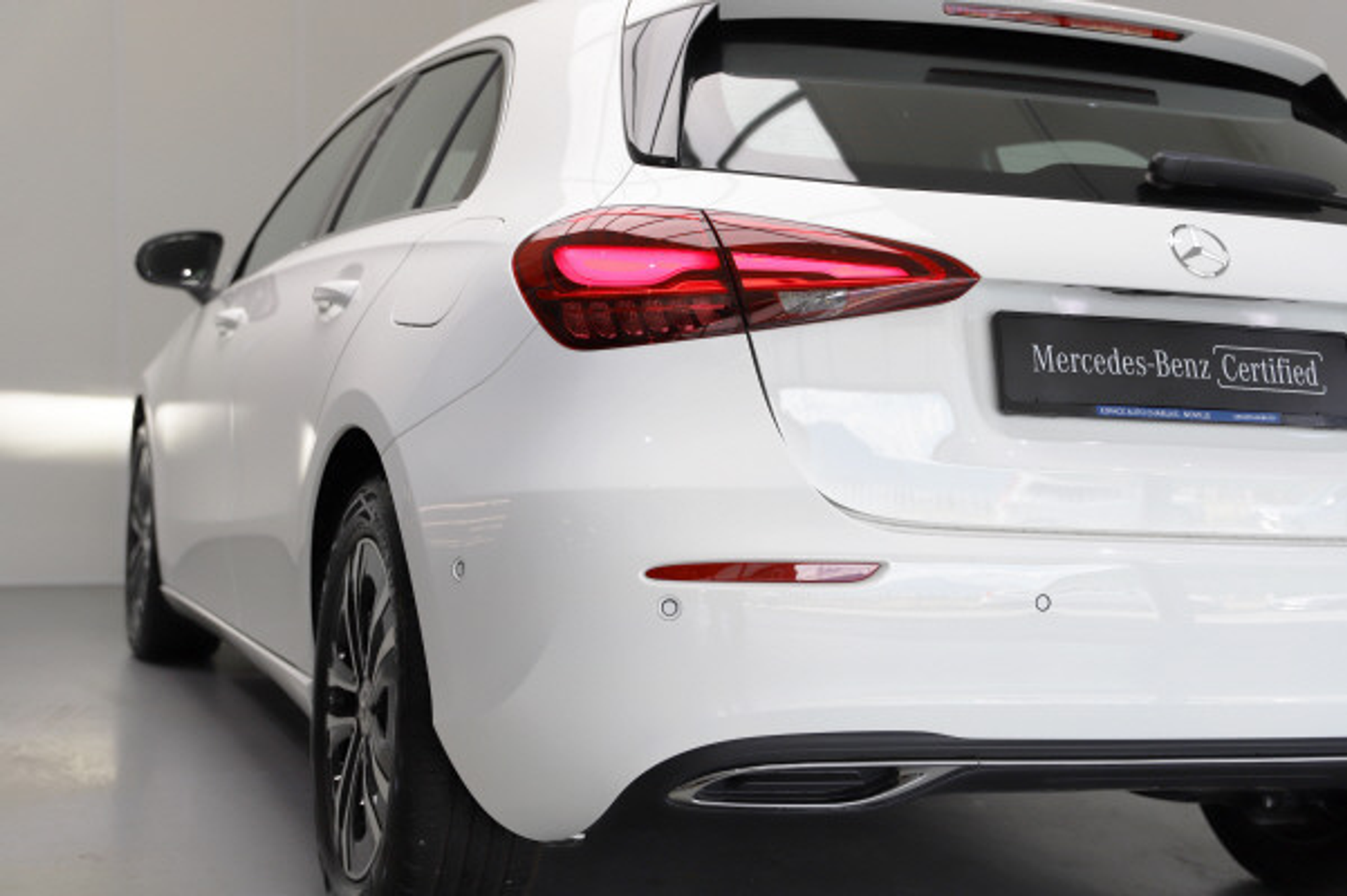 listing desktop thumbnail image 3