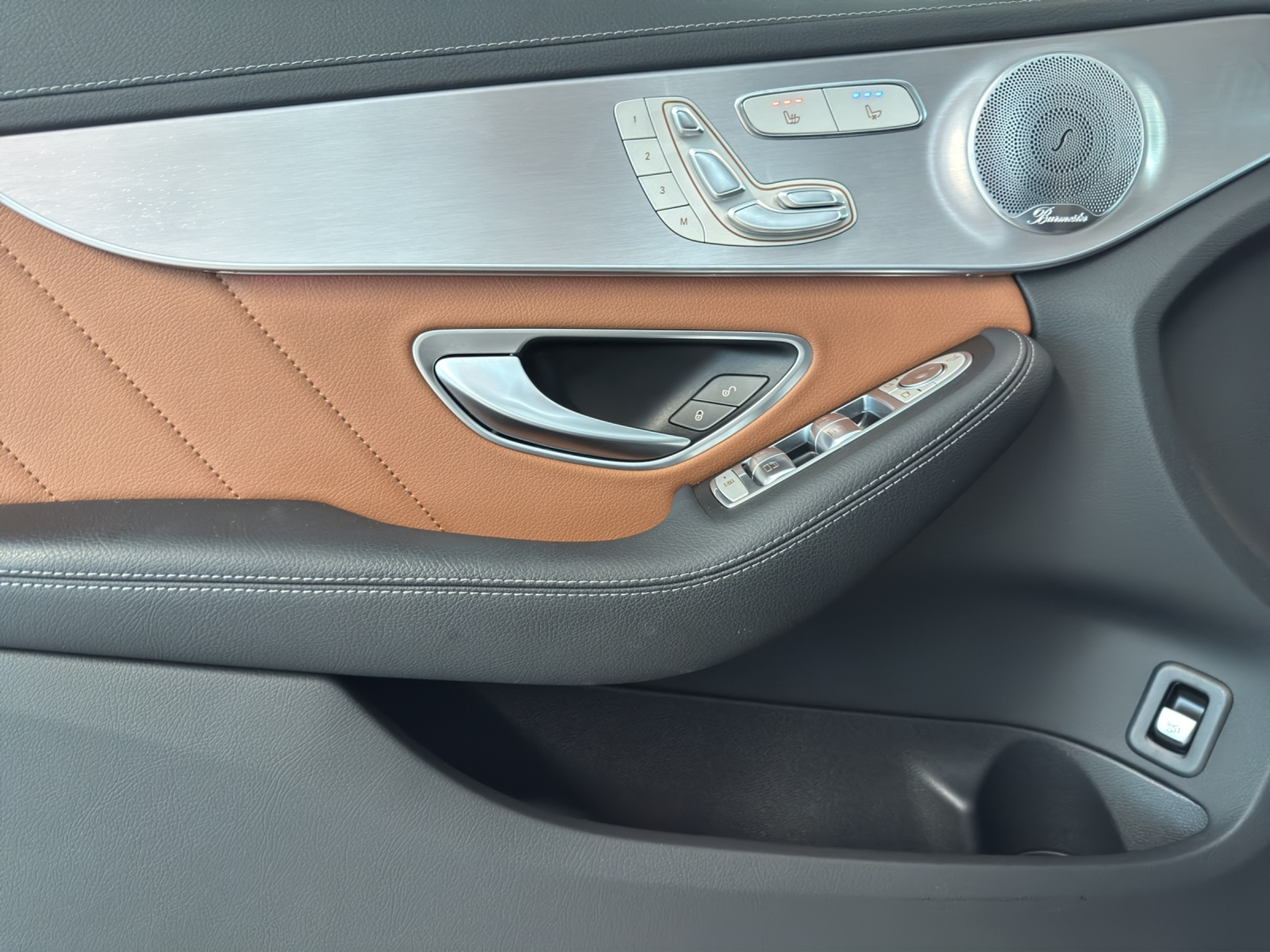 listing desktop thumbnail image 12