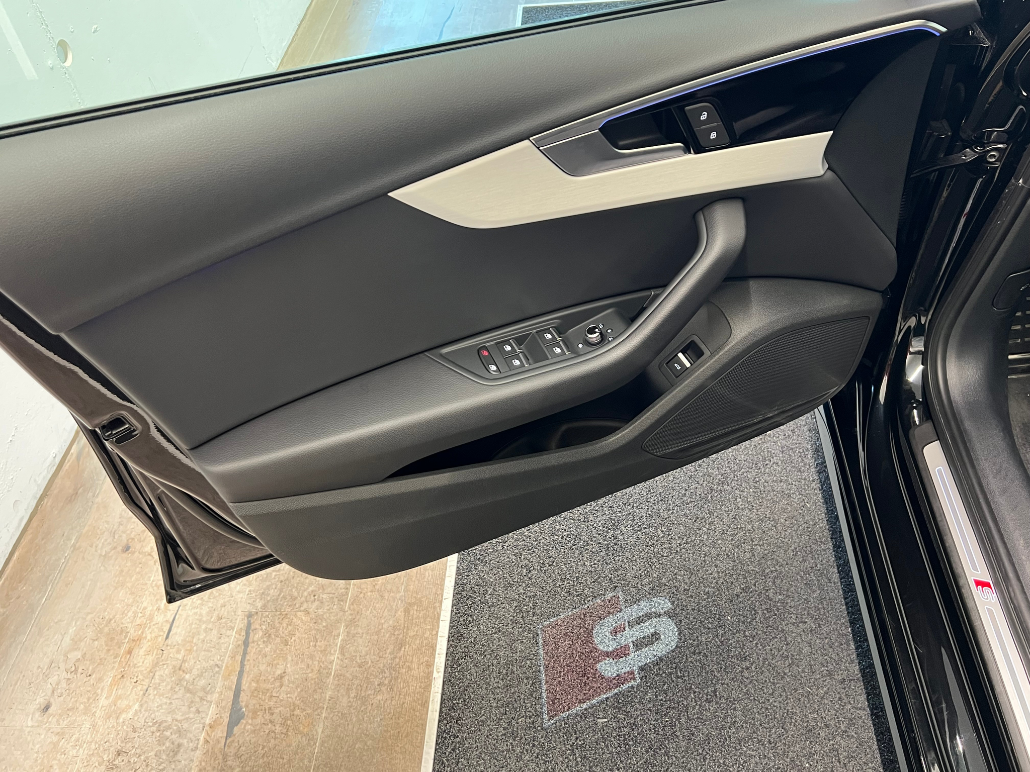 listing desktop thumbnail image 11