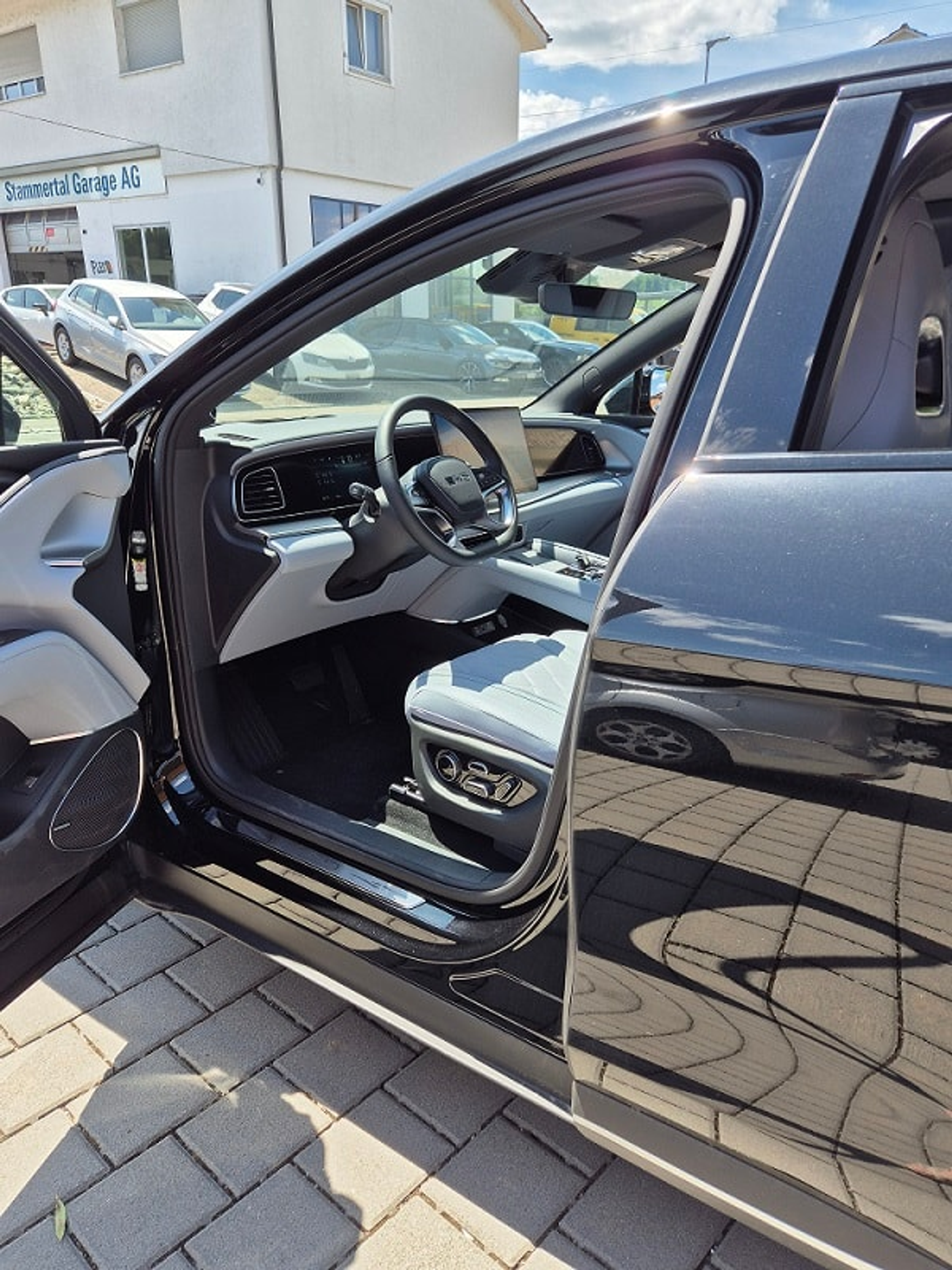 listing desktop thumbnail image 6