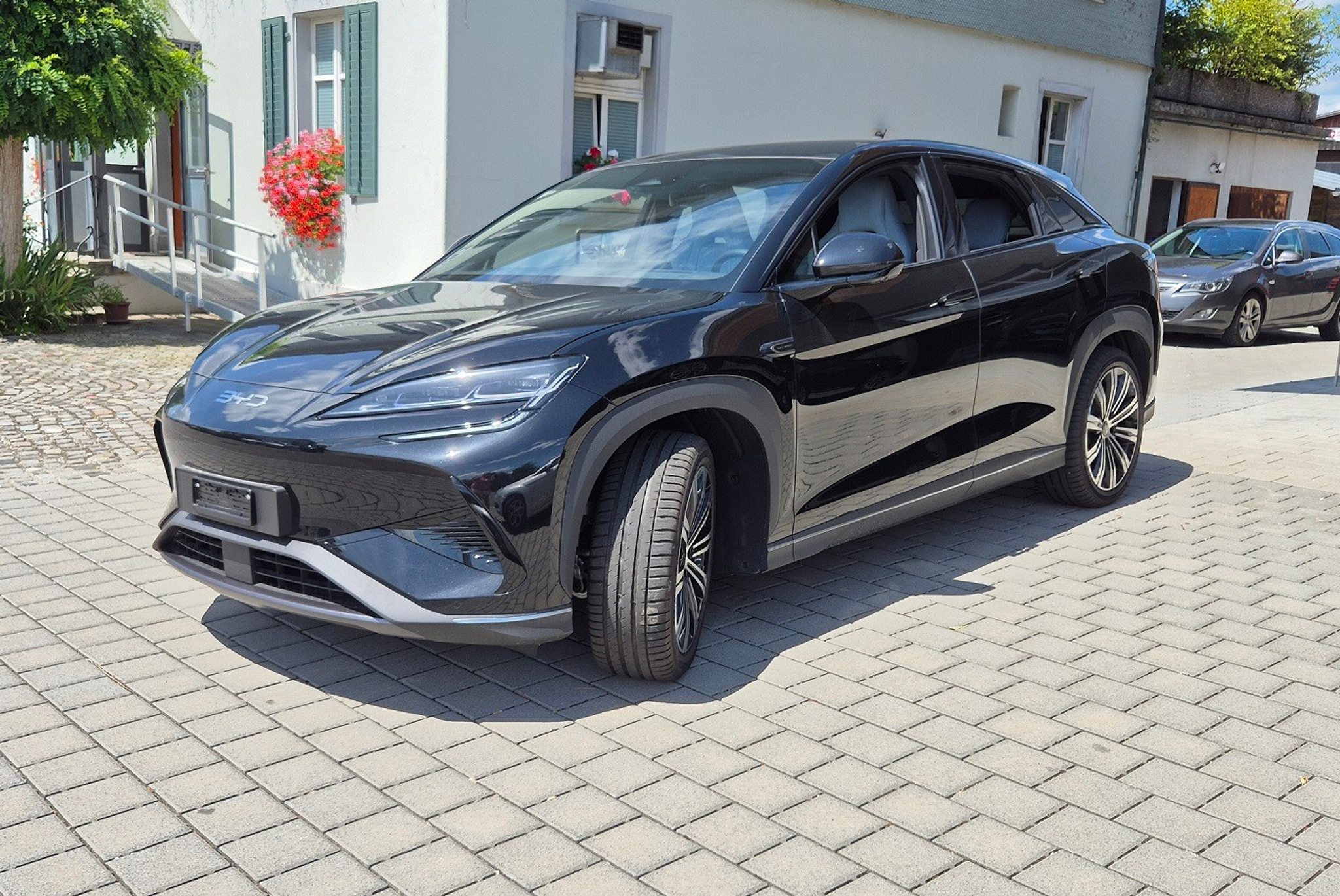 listing desktop thumbnail image 1