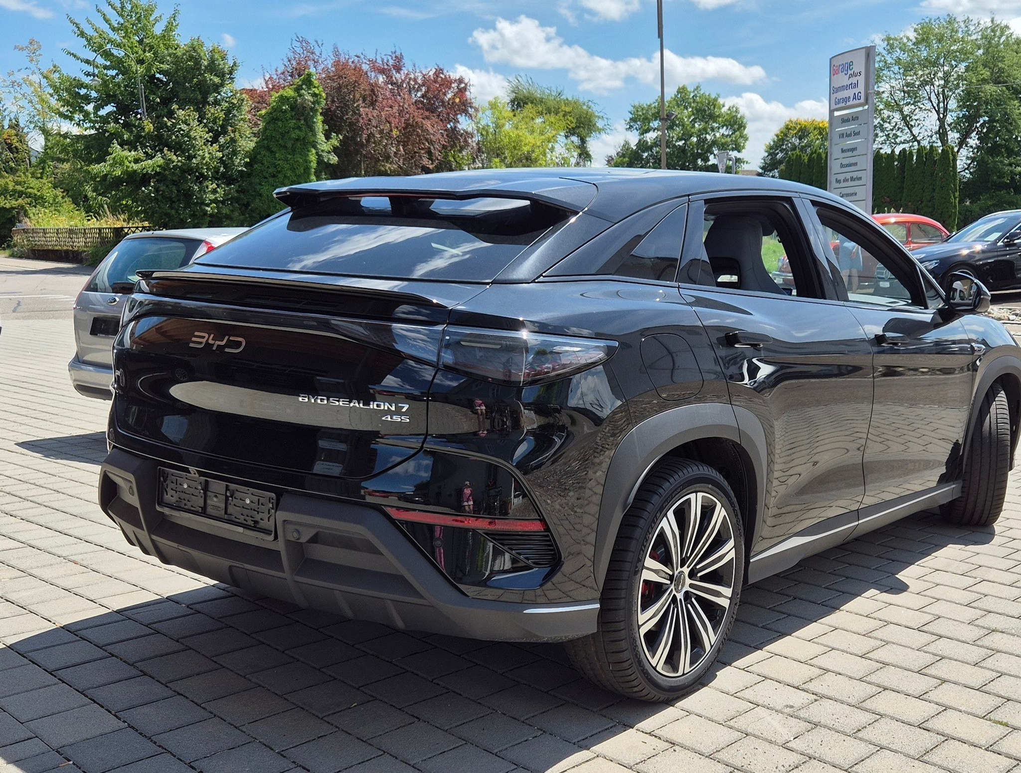 listing desktop thumbnail image 9