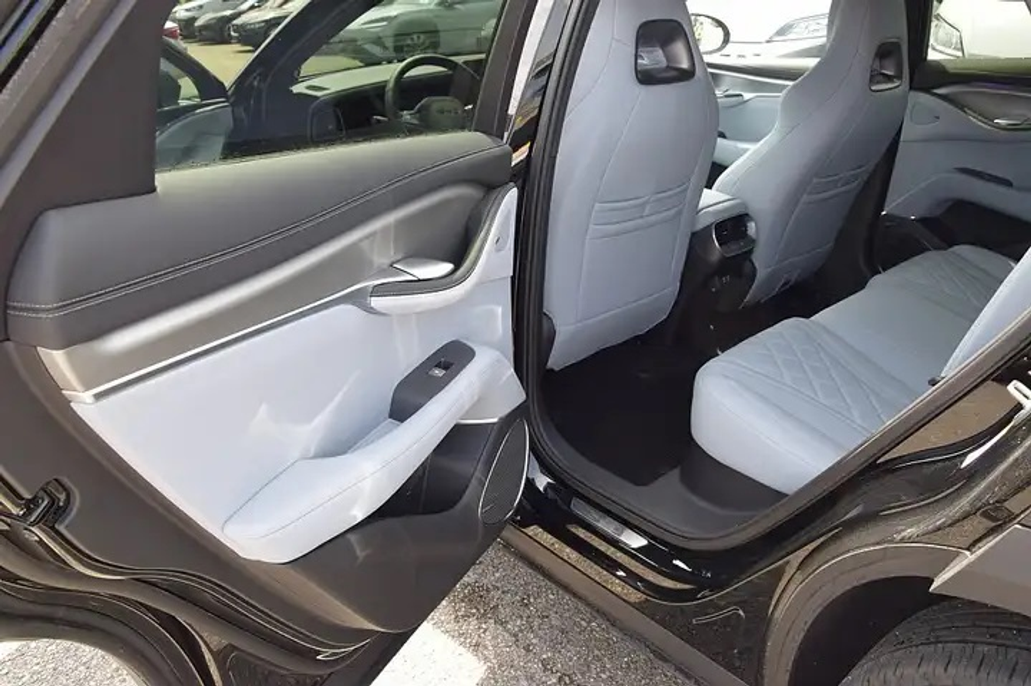 listing desktop thumbnail image 25