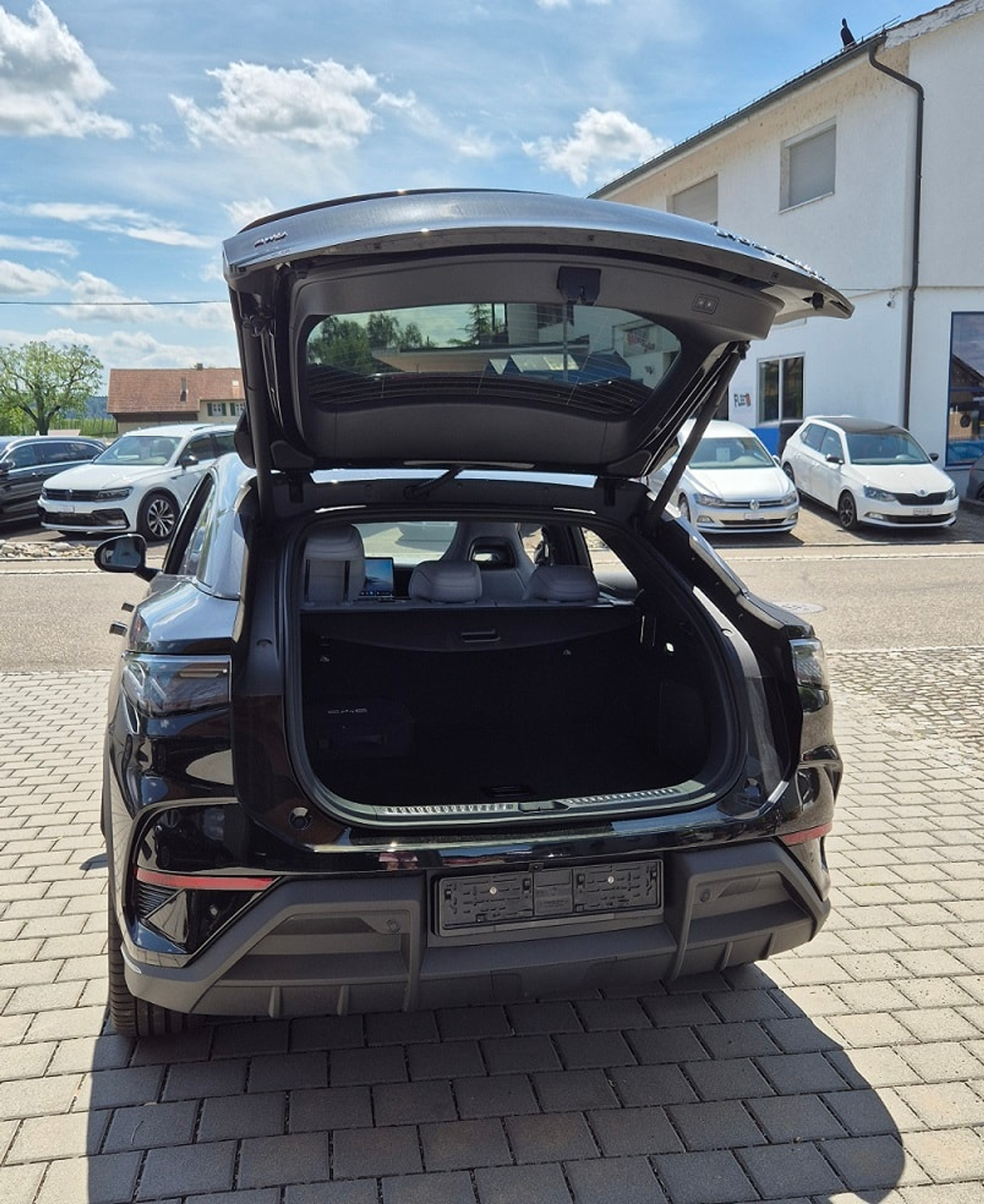 listing desktop thumbnail image 5