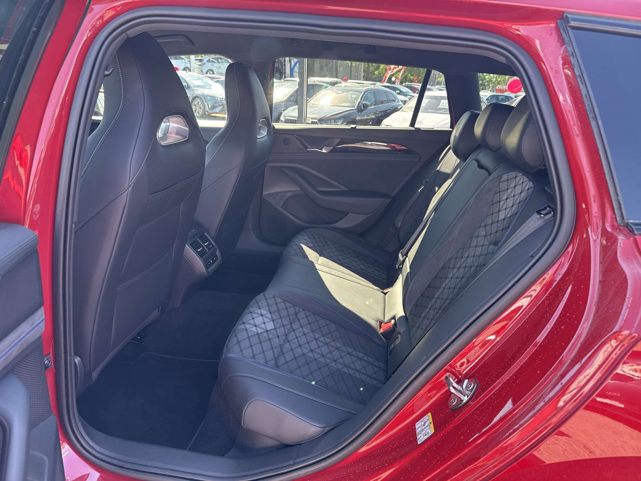 listing desktop thumbnail image 6