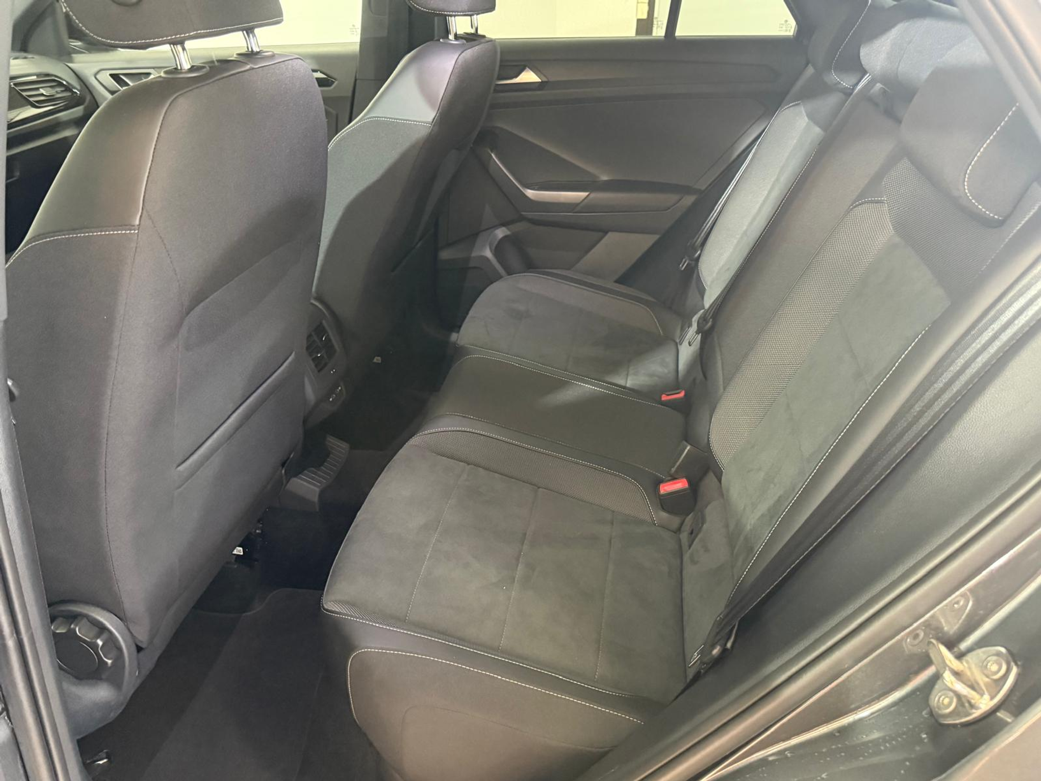 listing desktop thumbnail image 10