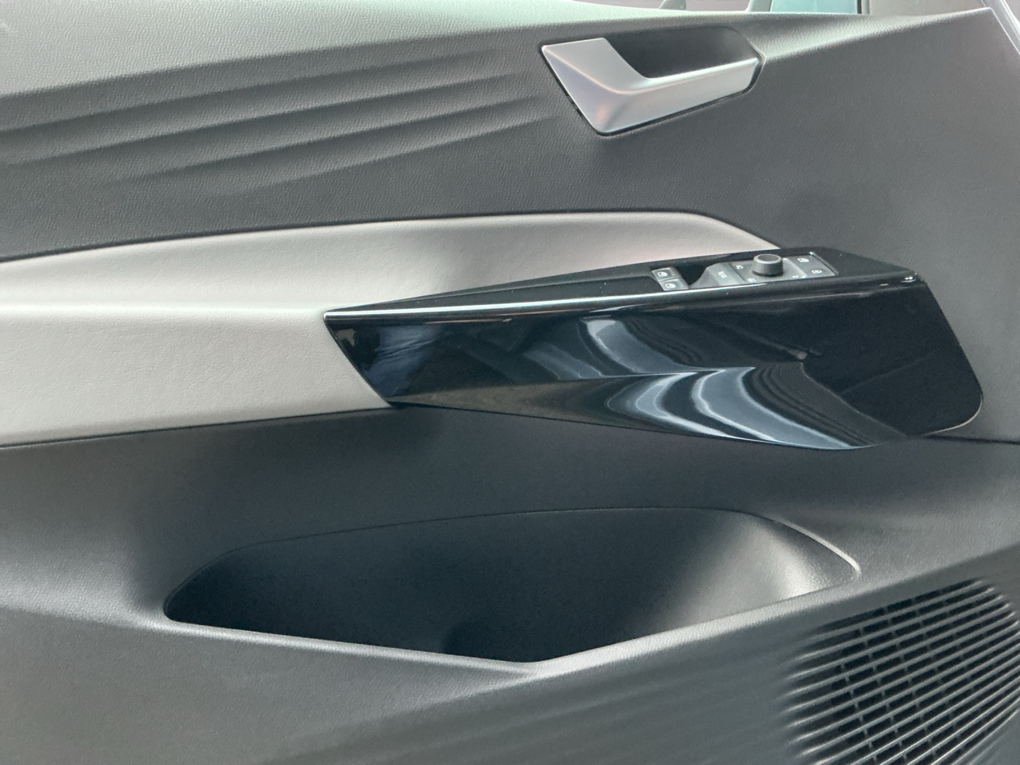 listing desktop thumbnail image 7