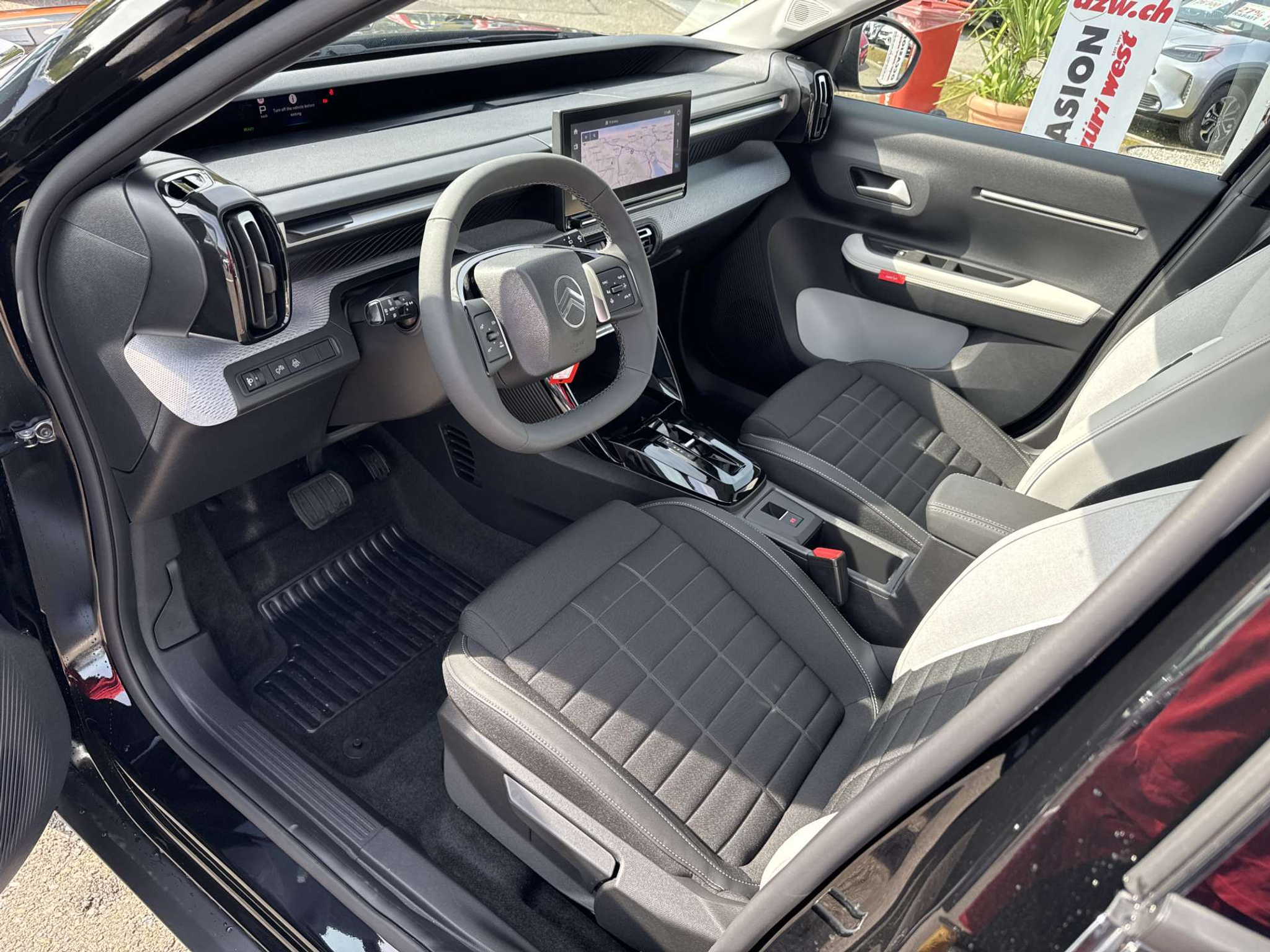 listing desktop thumbnail image 4