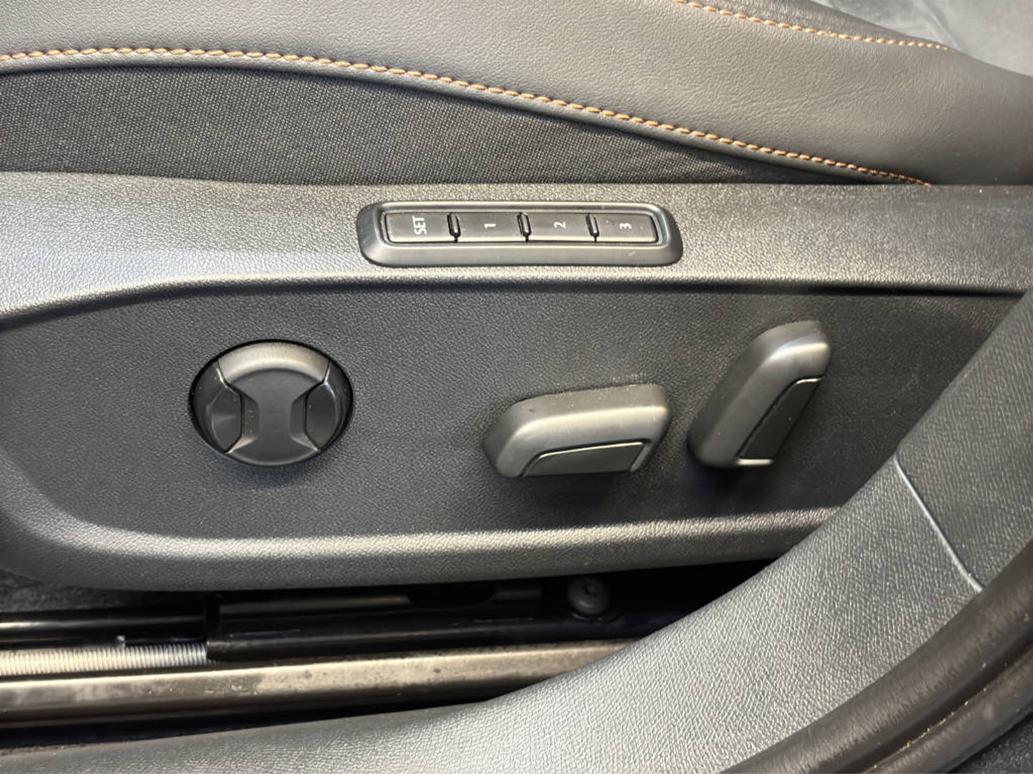 listing desktop thumbnail image 16