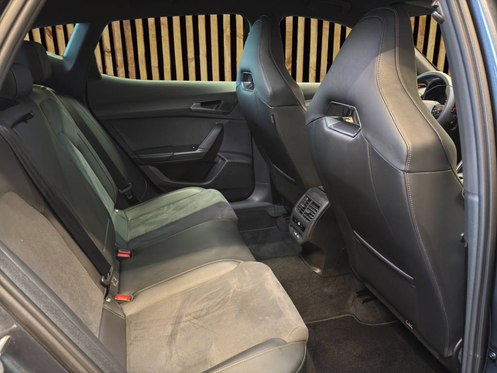 listing desktop thumbnail image 5