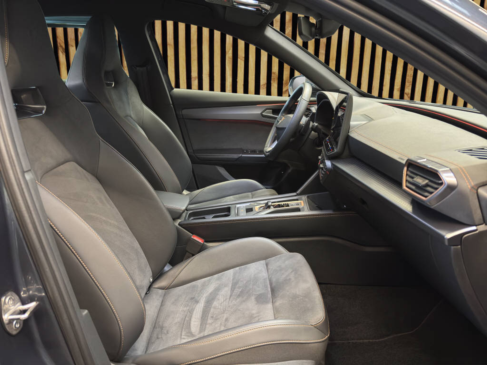 listing desktop thumbnail image 4