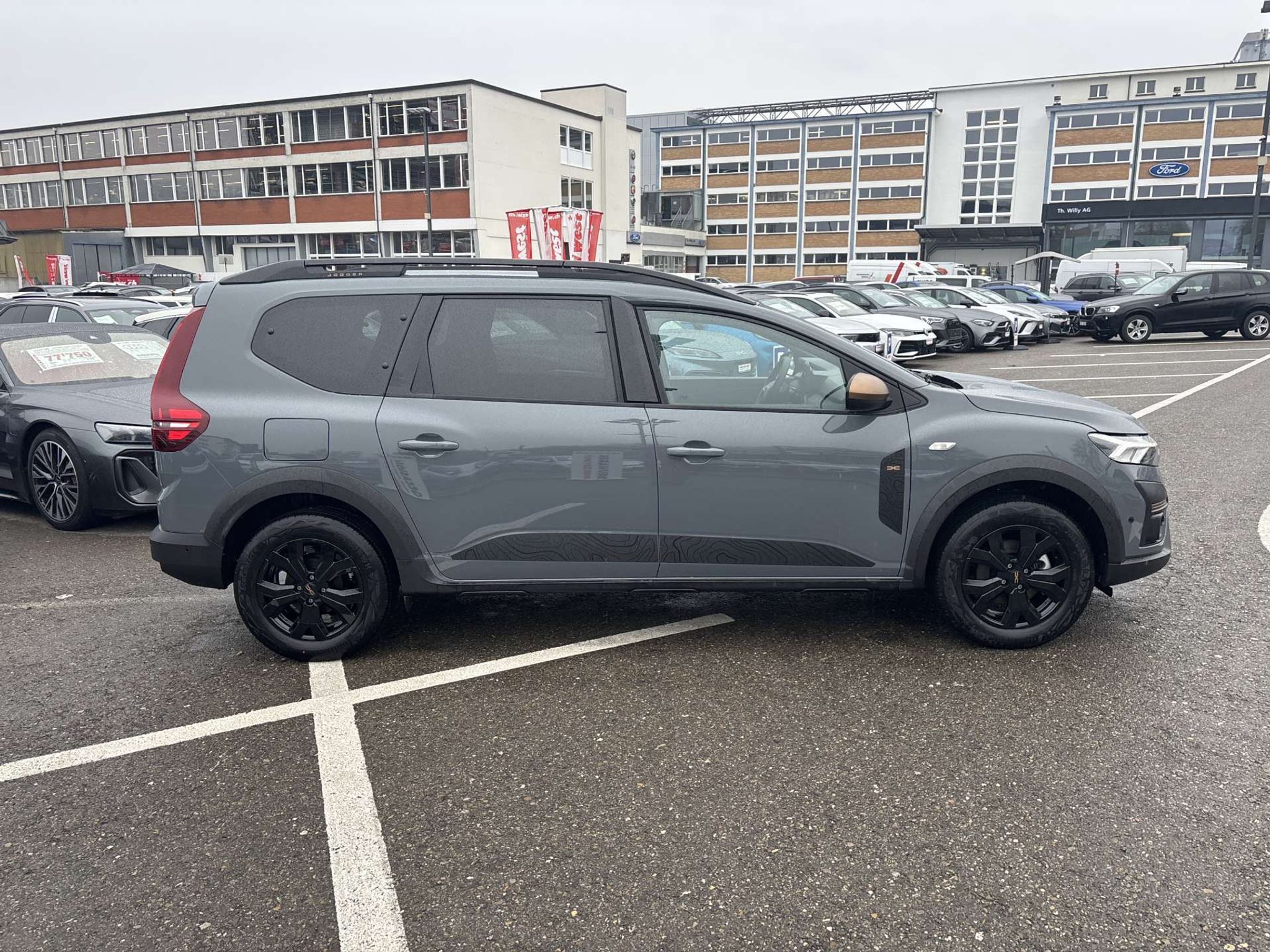 listing desktop thumbnail image 12